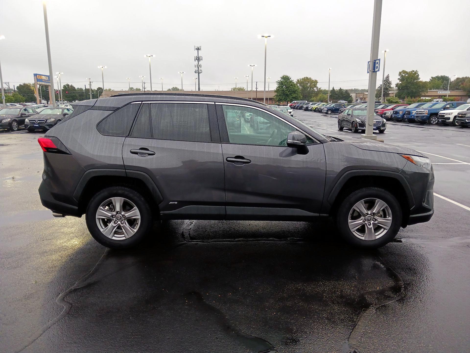 Thumbnail: 2022 Toyota RAV4 - 4