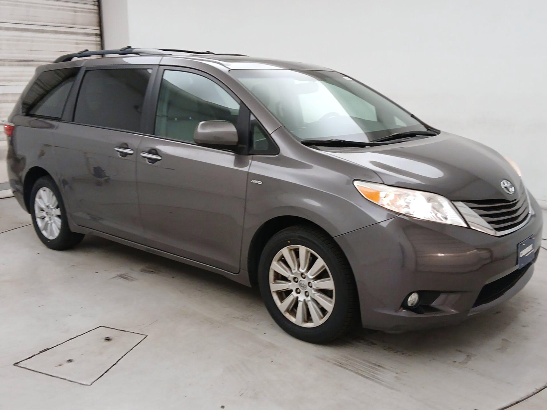 Thumbnail: 2017 Toyota Sienna - 1
