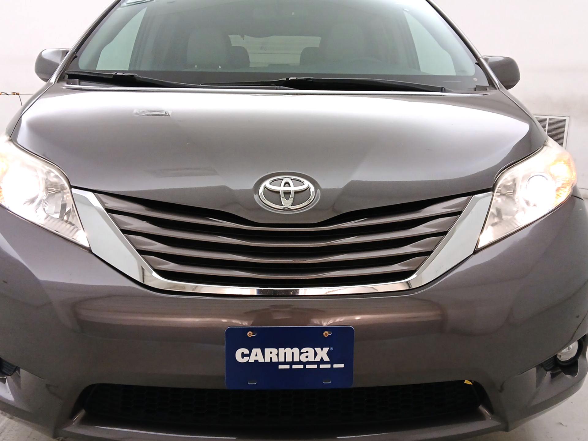 Thumbnail: 2017 Toyota Sienna - 2