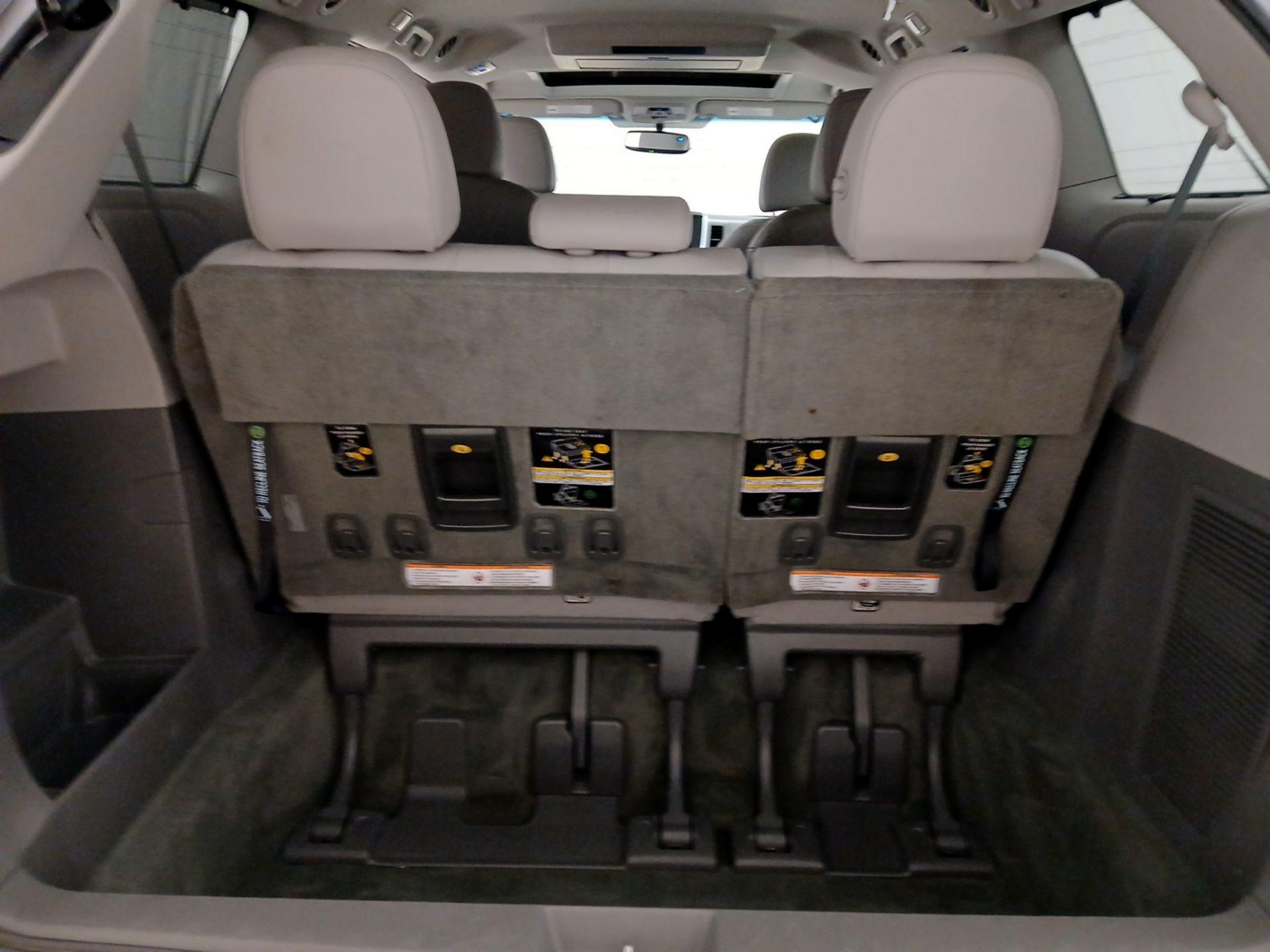 Thumbnail: 2017 Toyota Sienna - 19