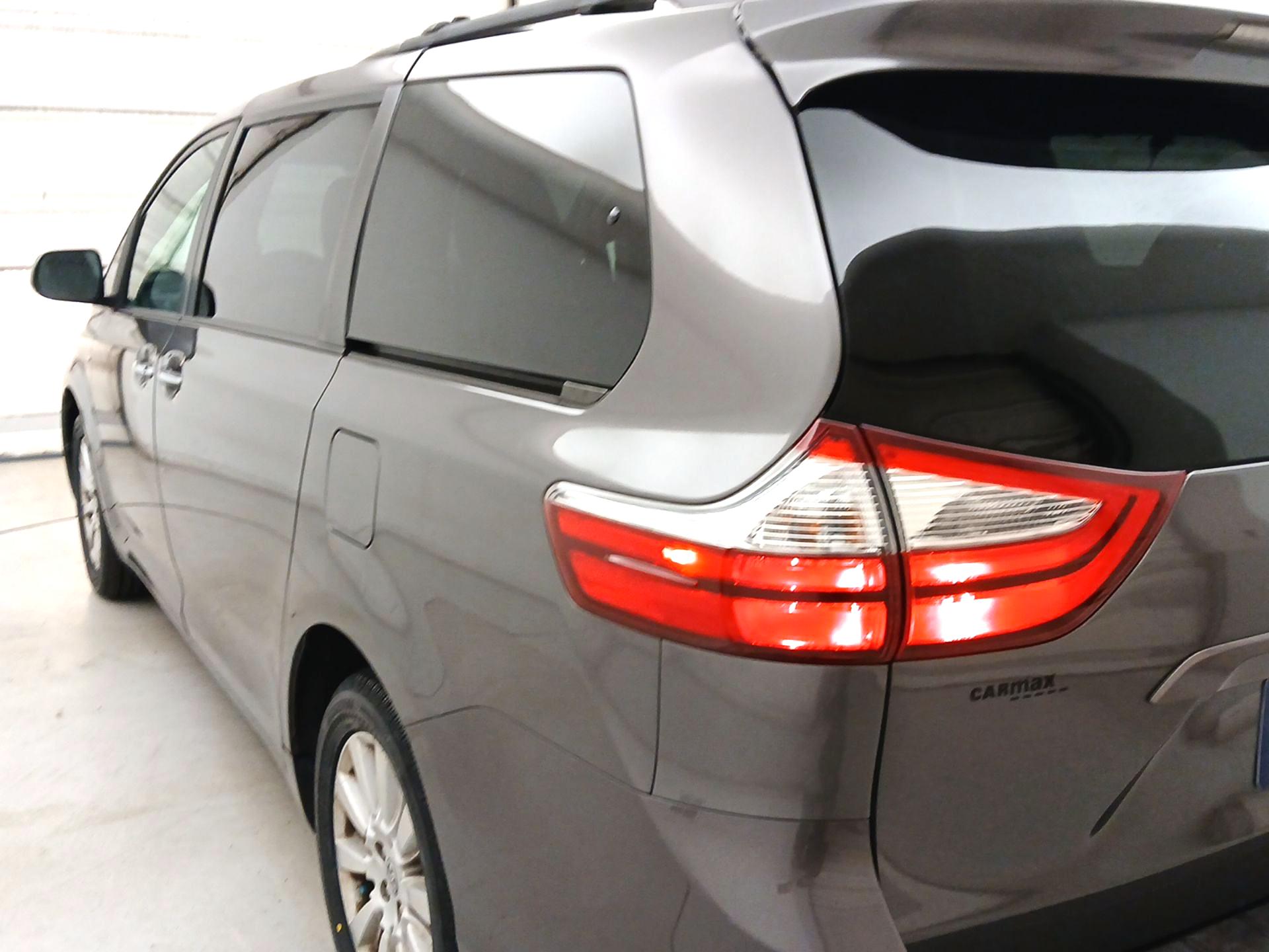 Thumbnail: 2017 Toyota Sienna - 7