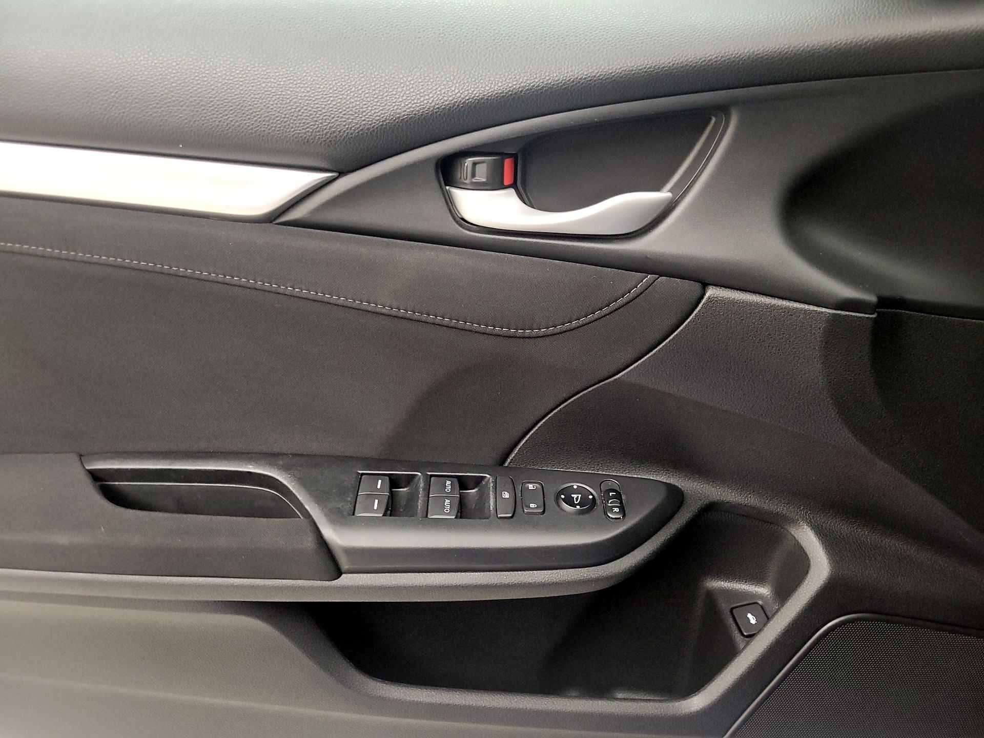 Thumbnail: 2016 Honda Civic - 12