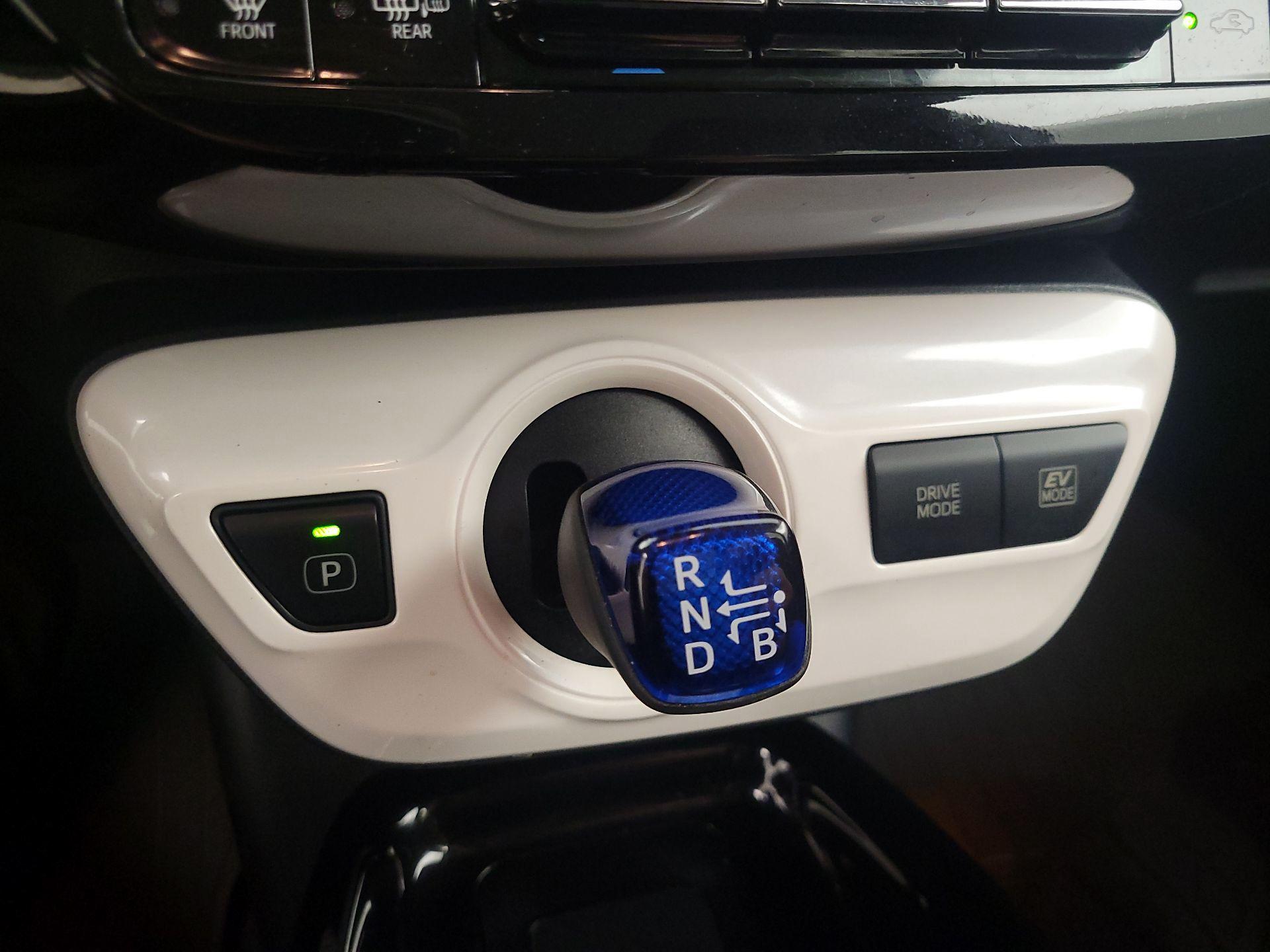 Thumbnail: 2017 Toyota Prius - 17