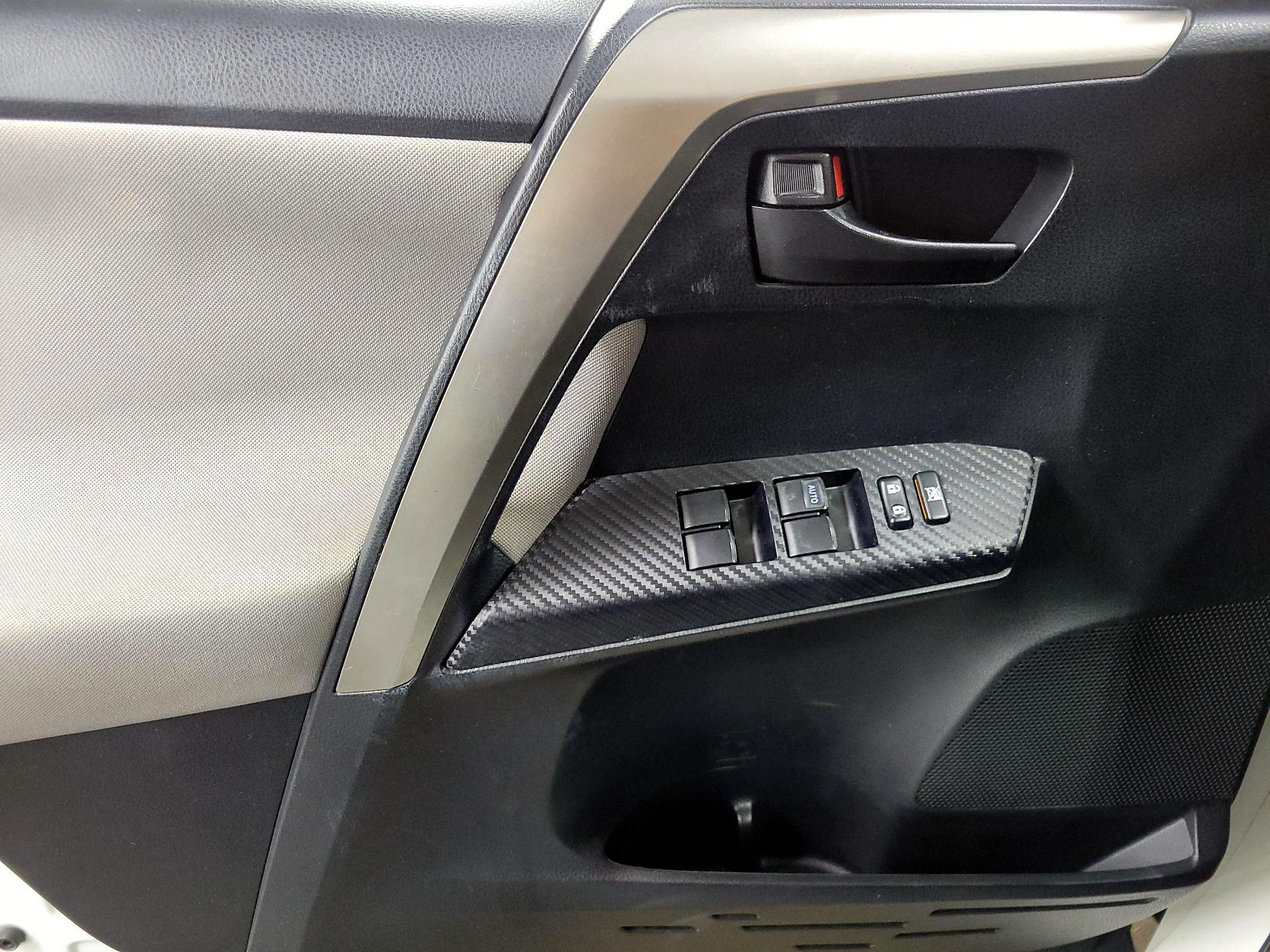 Thumbnail: 2015 Toyota RAV4 - 12