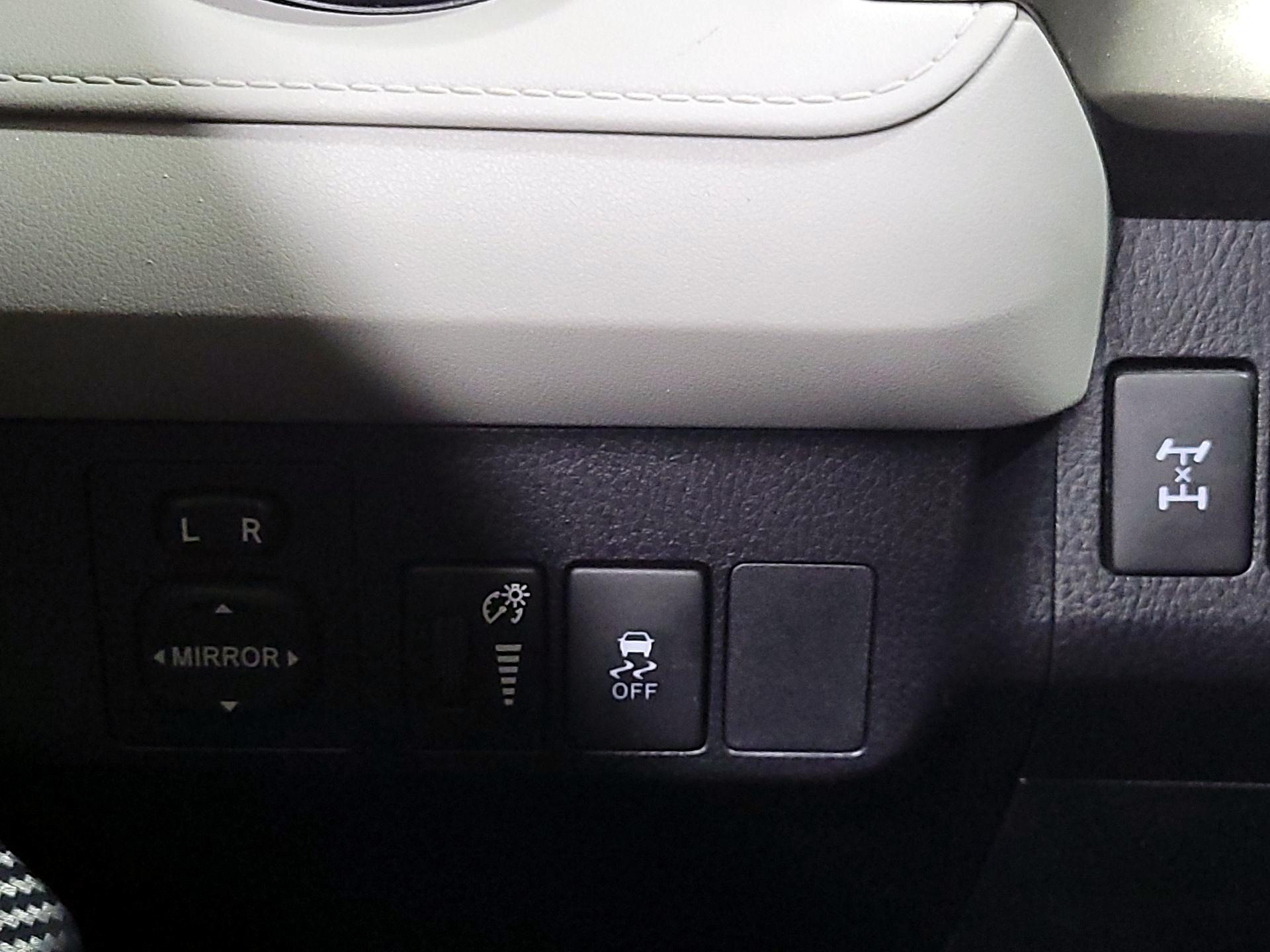 Thumbnail: 2015 Toyota RAV4 - 13