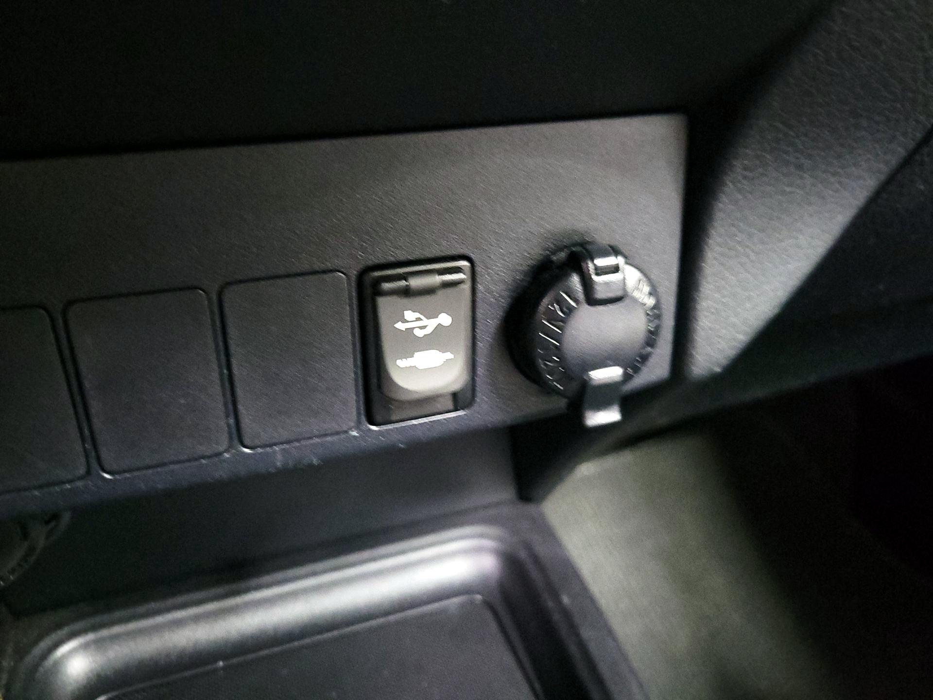 Thumbnail: 2015 Toyota RAV4 - 18
