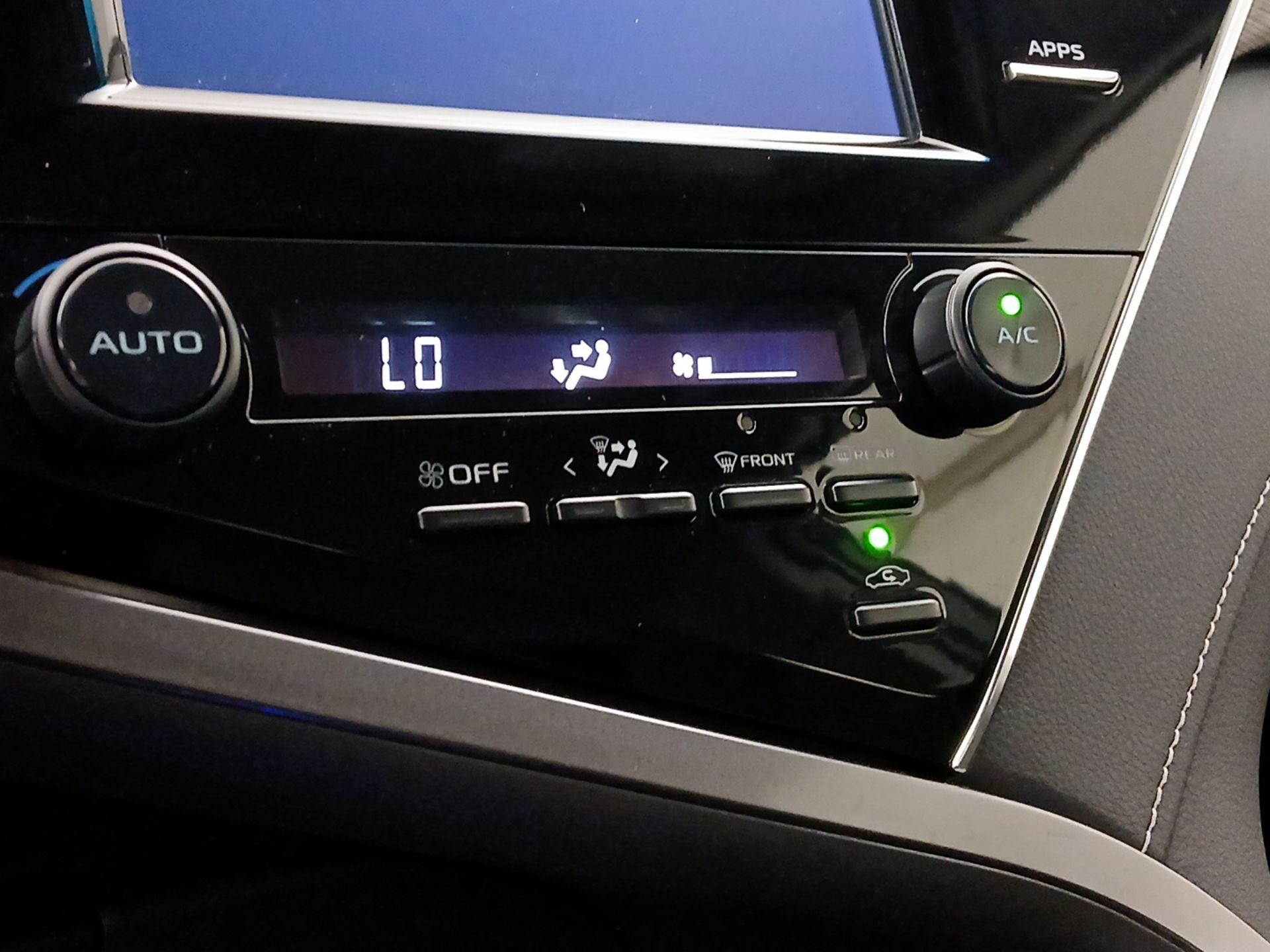 Thumbnail: 2018 Toyota Camry - 16