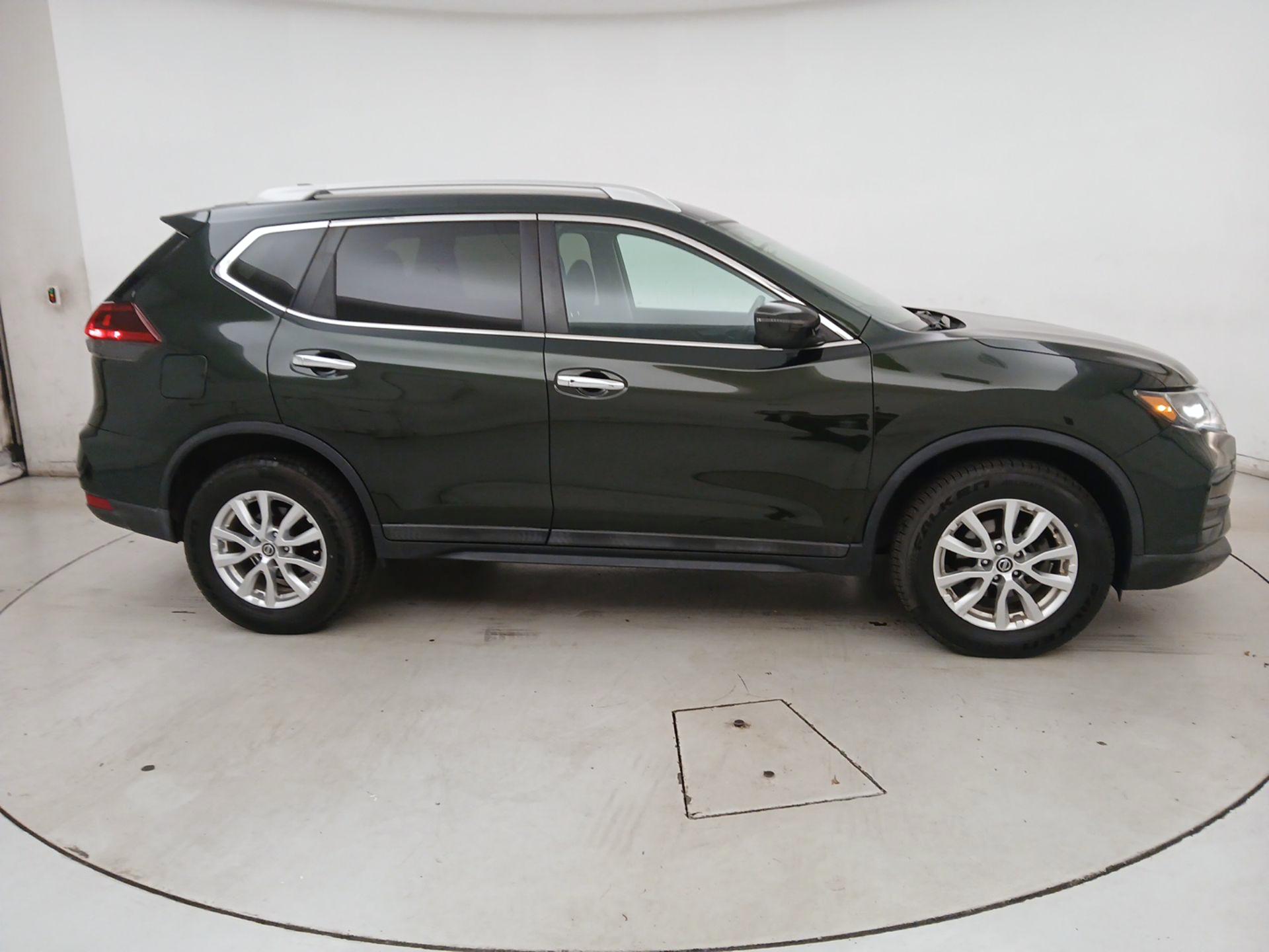 Thumbnail: 2018 Nissan Rogue - 4