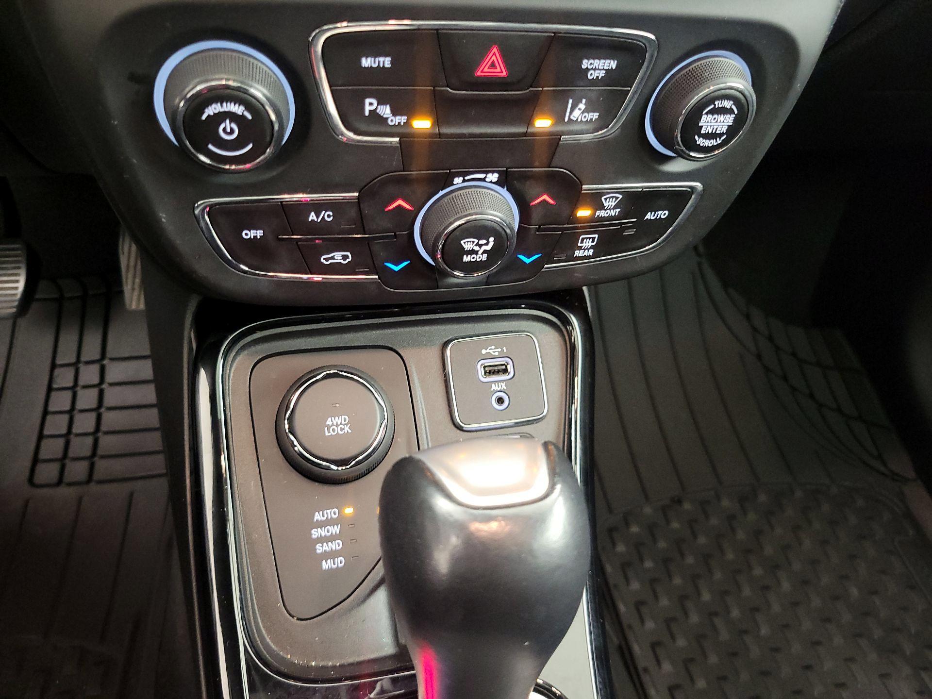 Thumbnail: 2020 Jeep Compass - 16