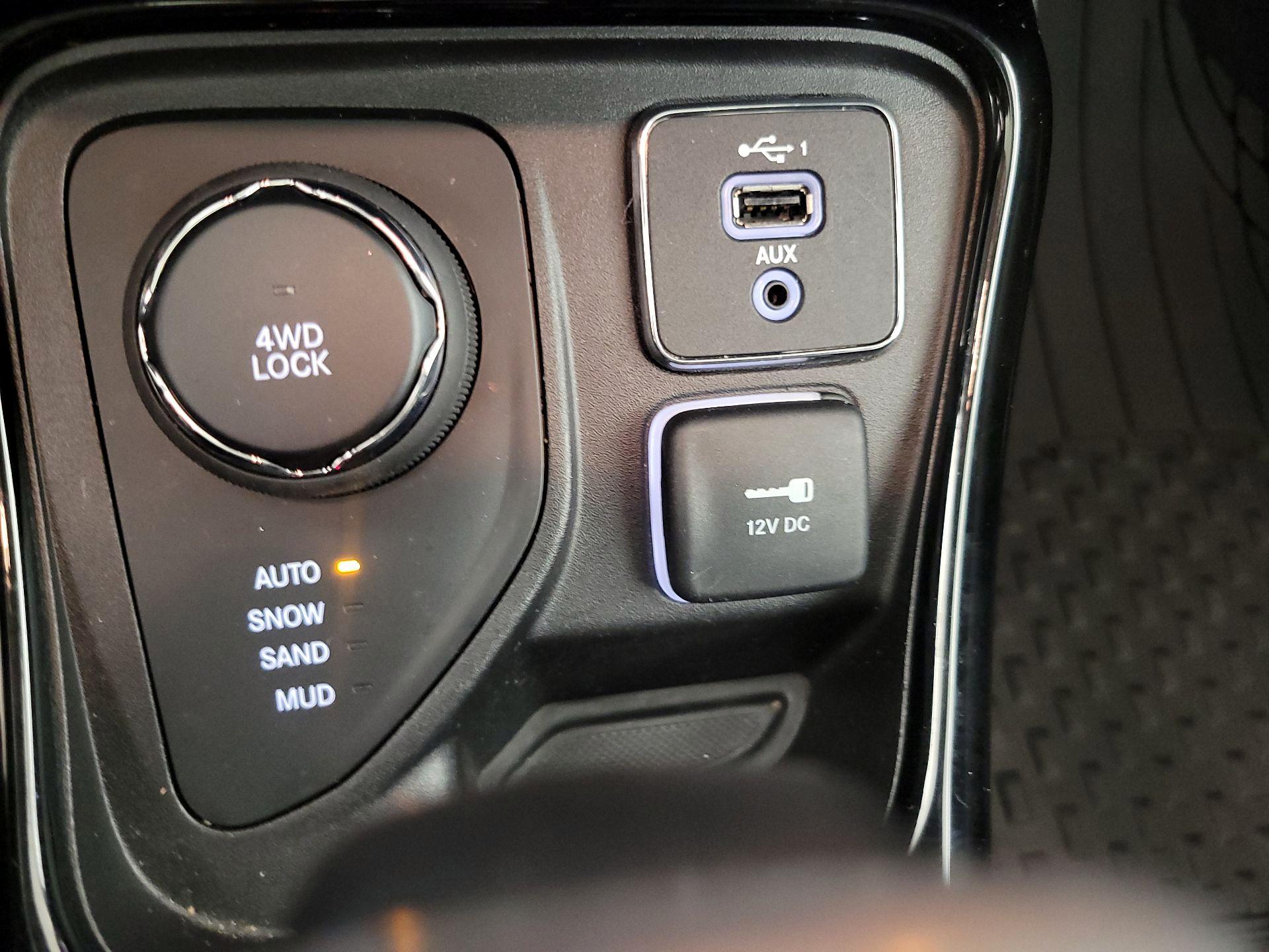Thumbnail: 2020 Jeep Compass - 18