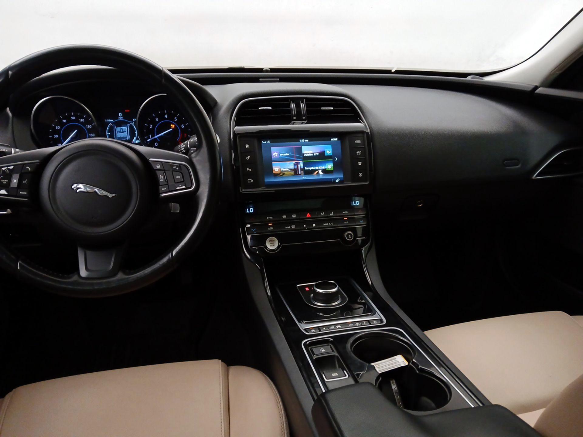 Thumbnail: 2017 Jaguar XE - 9