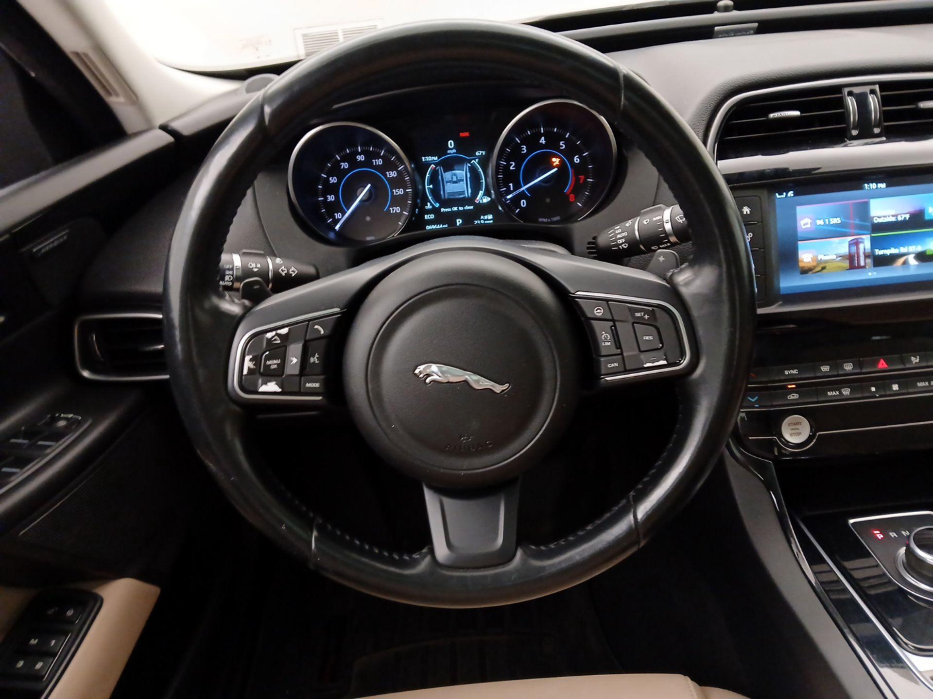 Thumbnail: 2017 Jaguar XE - 10