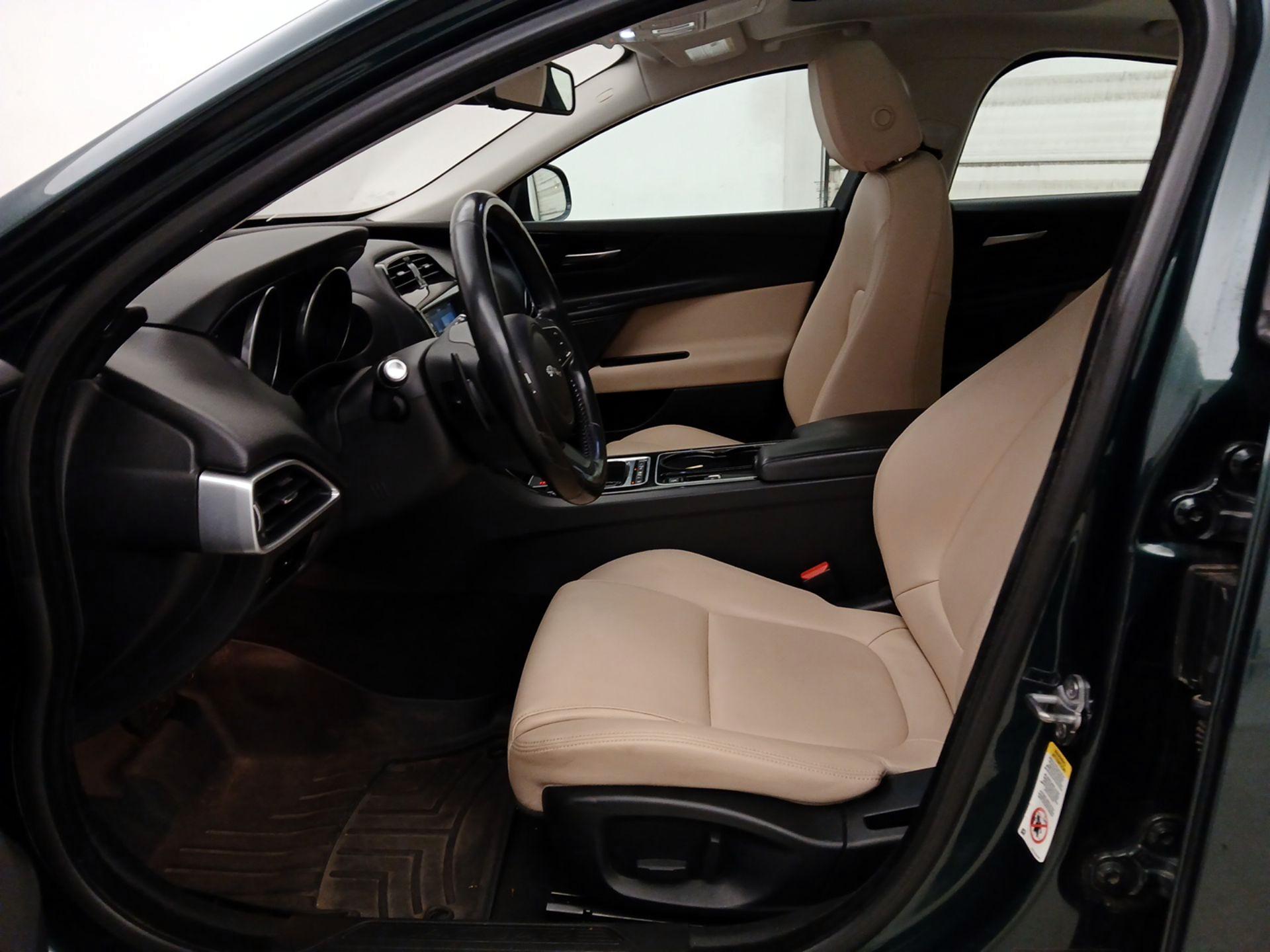 Thumbnail: 2017 Jaguar XE - 11