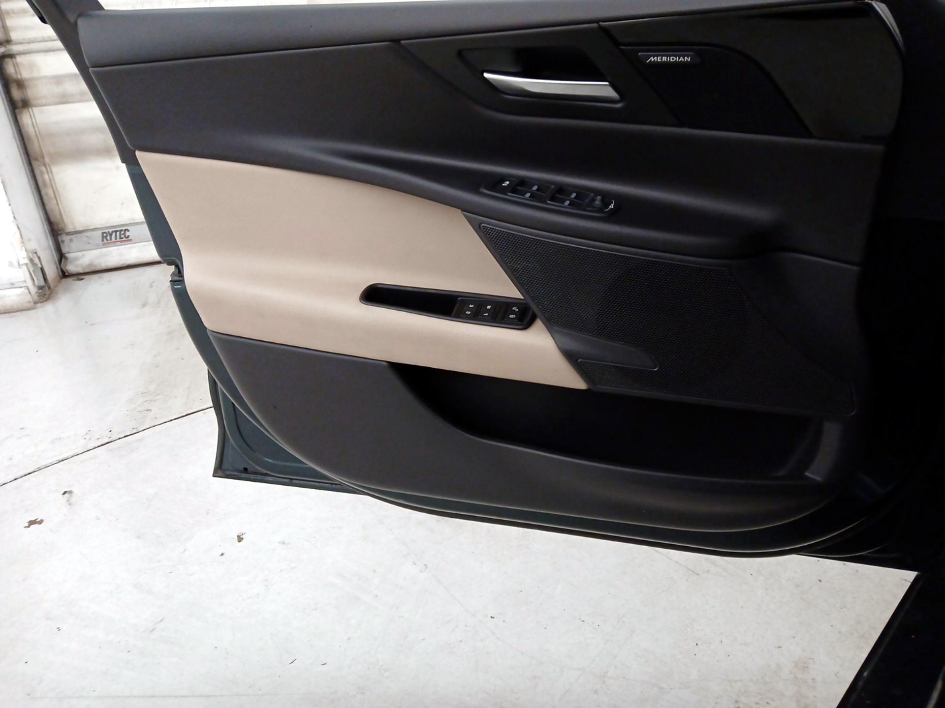 Thumbnail: 2017 Jaguar XE - 12