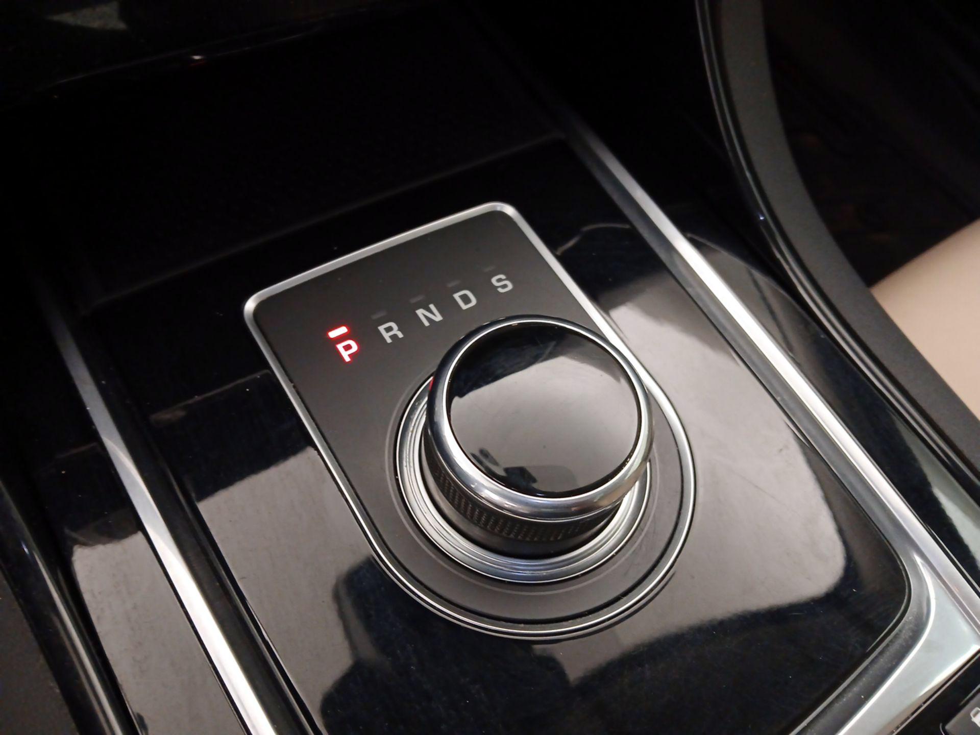 Thumbnail: 2017 Jaguar XE - 17