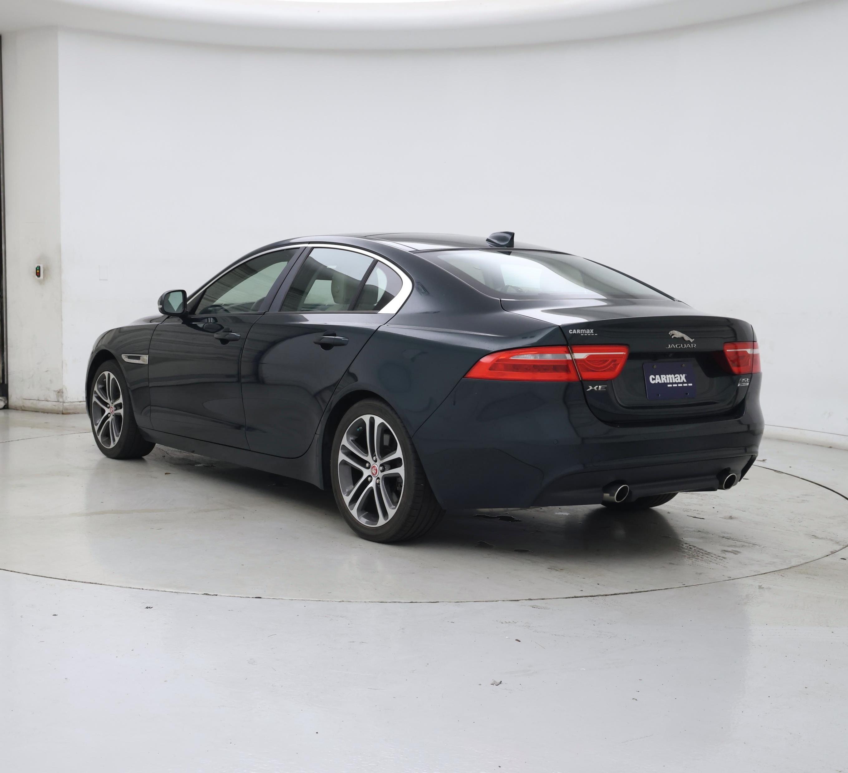 Thumbnail: 2017 Jaguar XE - 2