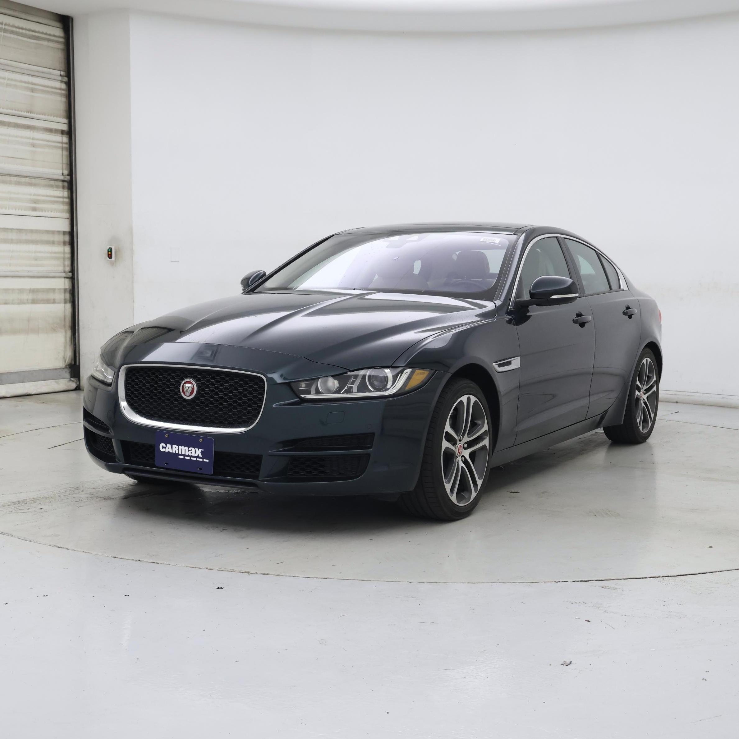 Thumbnail: 2017 Jaguar XE - 4