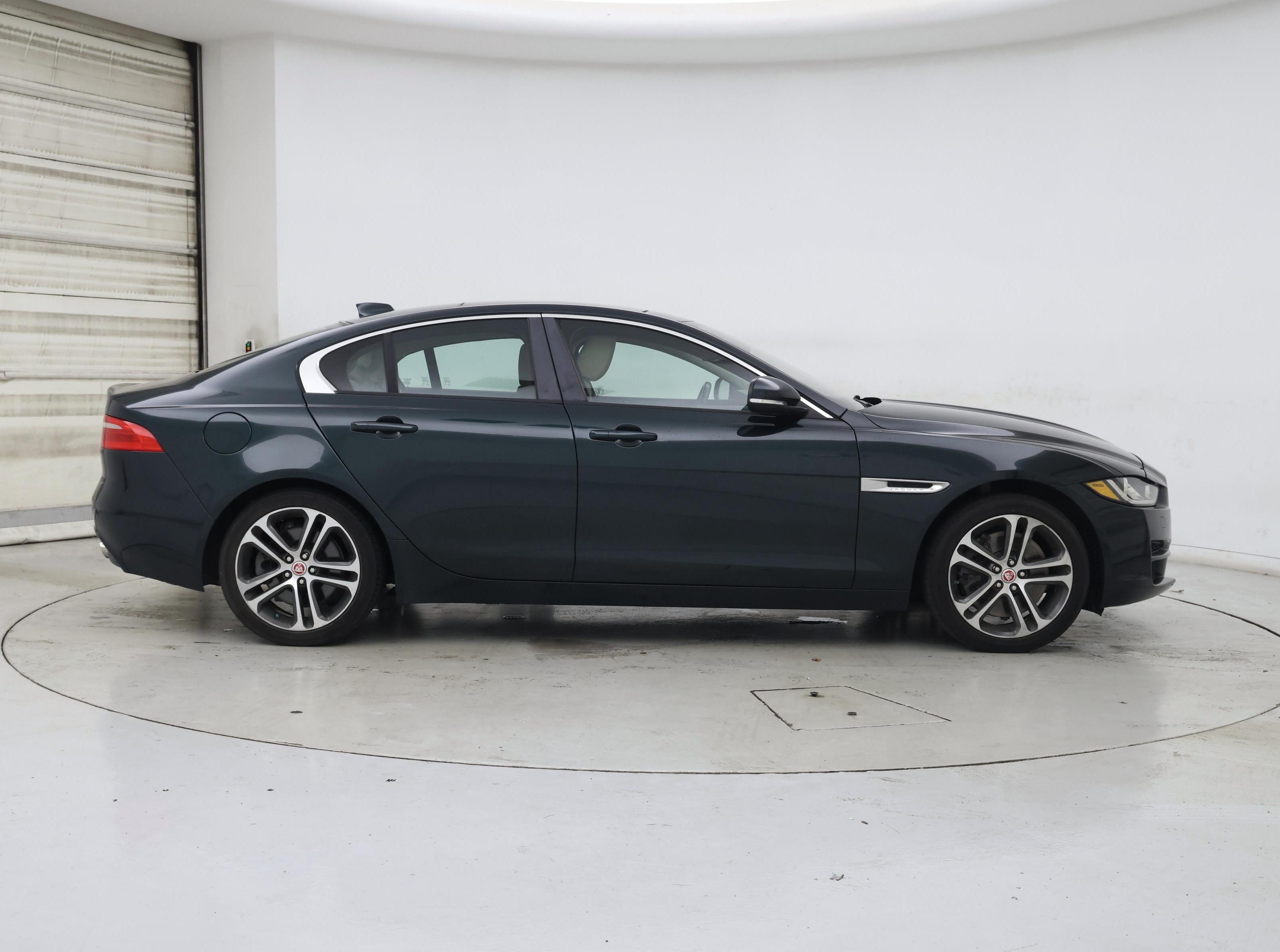 Thumbnail: 2017 Jaguar XE - 7