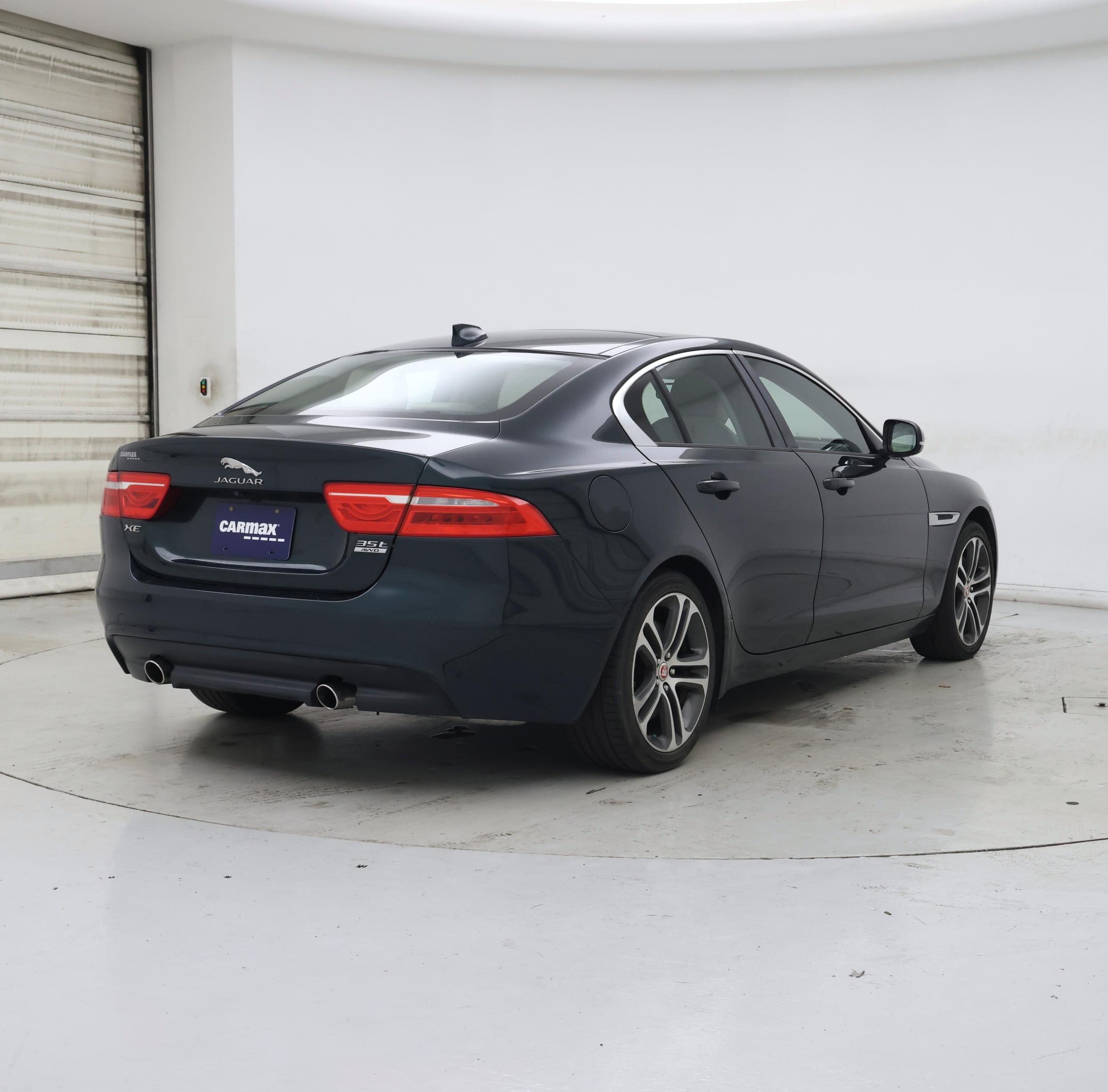 Thumbnail: 2017 Jaguar XE - 8