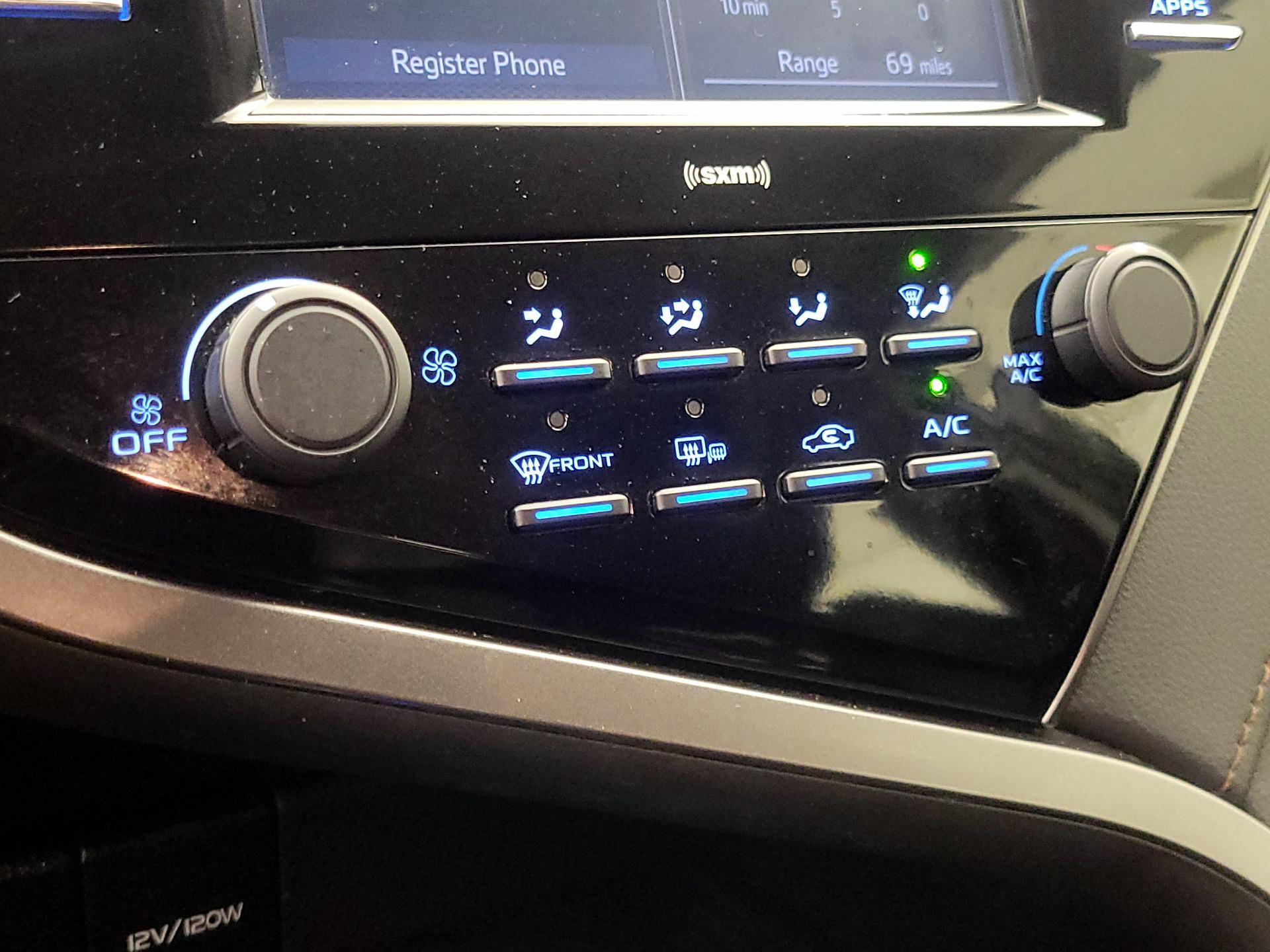 Thumbnail: 2020 Toyota Camry - 16