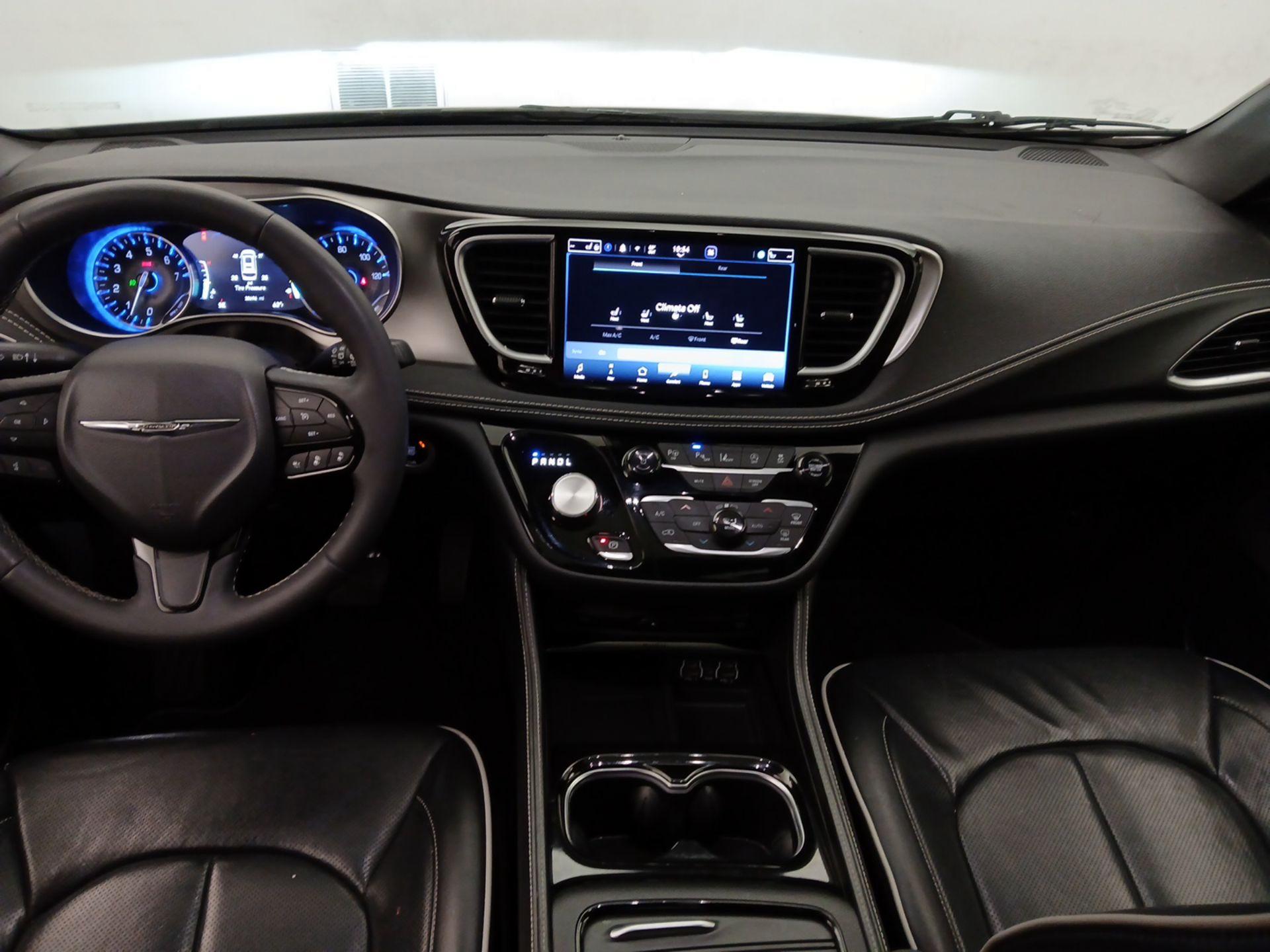 Thumbnail: 2022 Chrysler Pacifica - 9