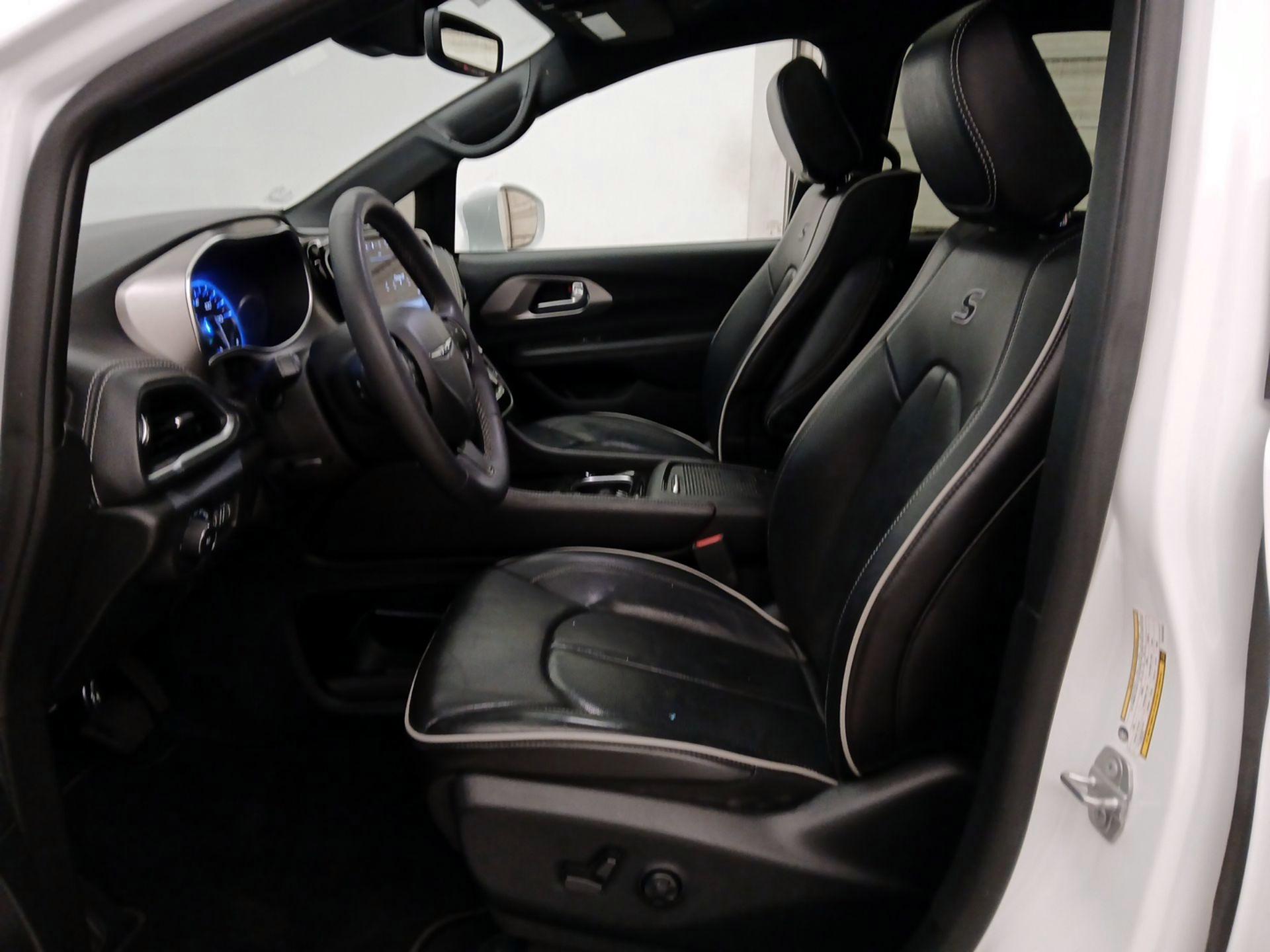 Thumbnail: 2022 Chrysler Pacifica - 11