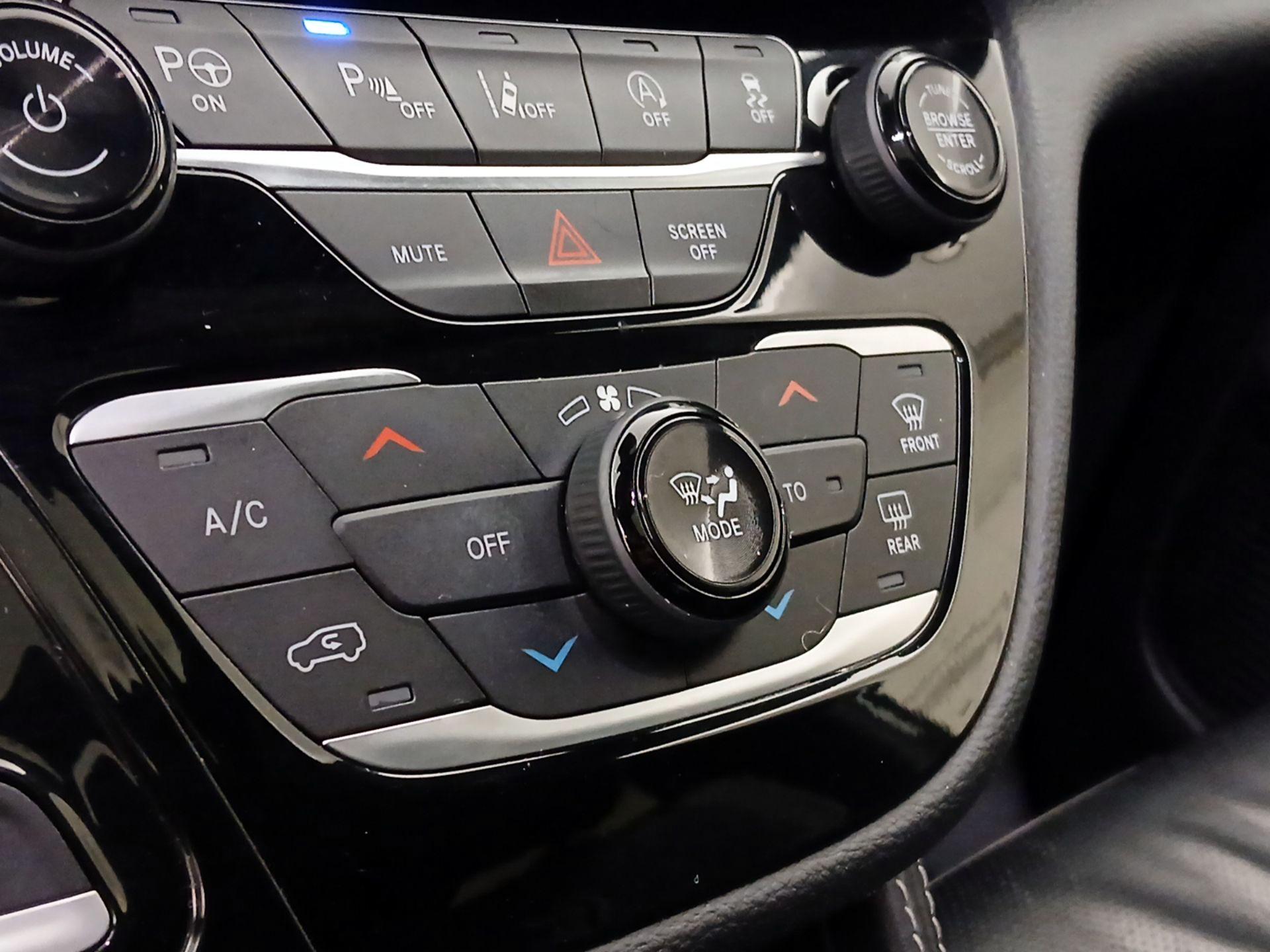 Thumbnail: 2022 Chrysler Pacifica - 16