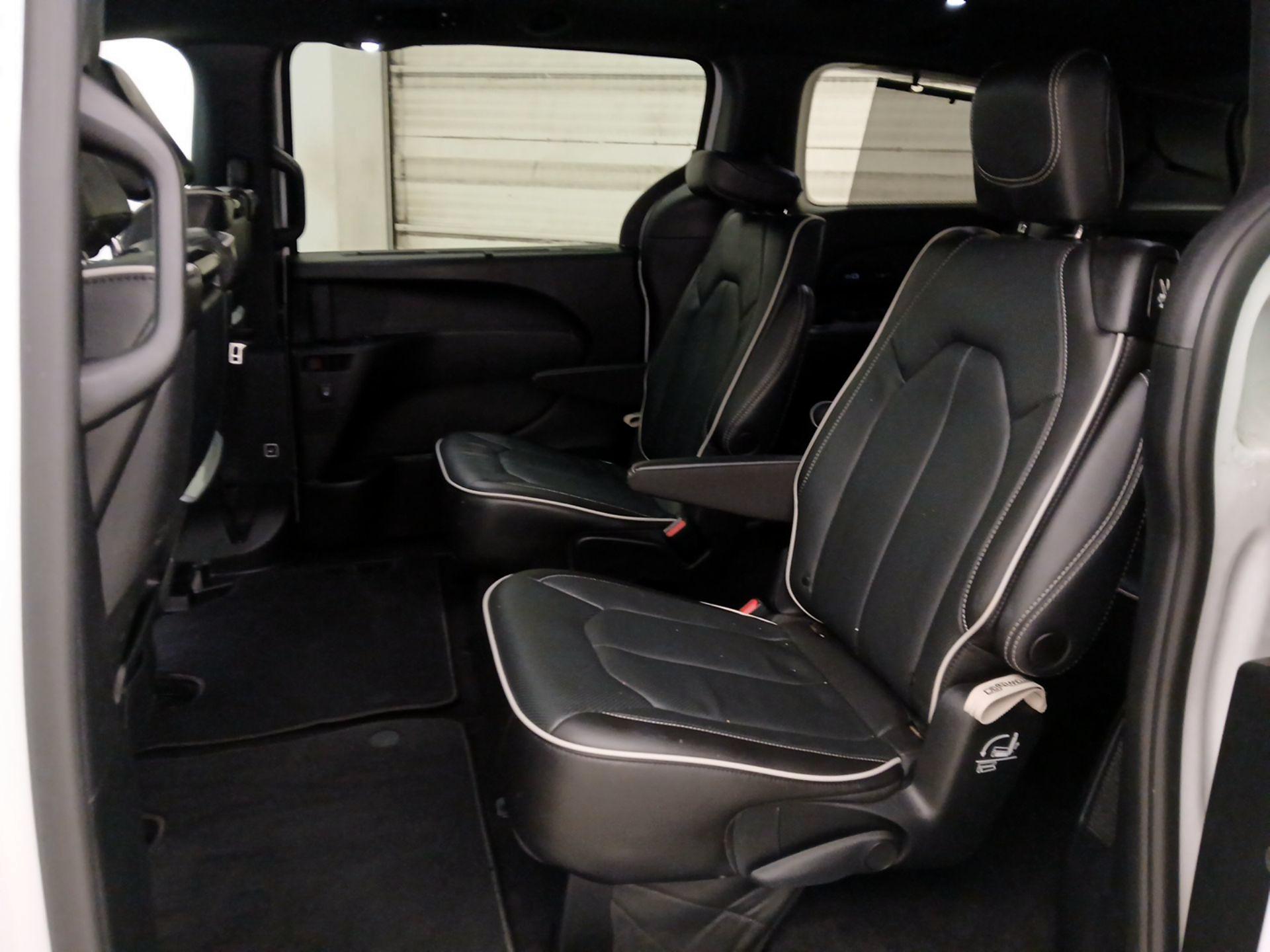 Thumbnail: 2022 Chrysler Pacifica - 20