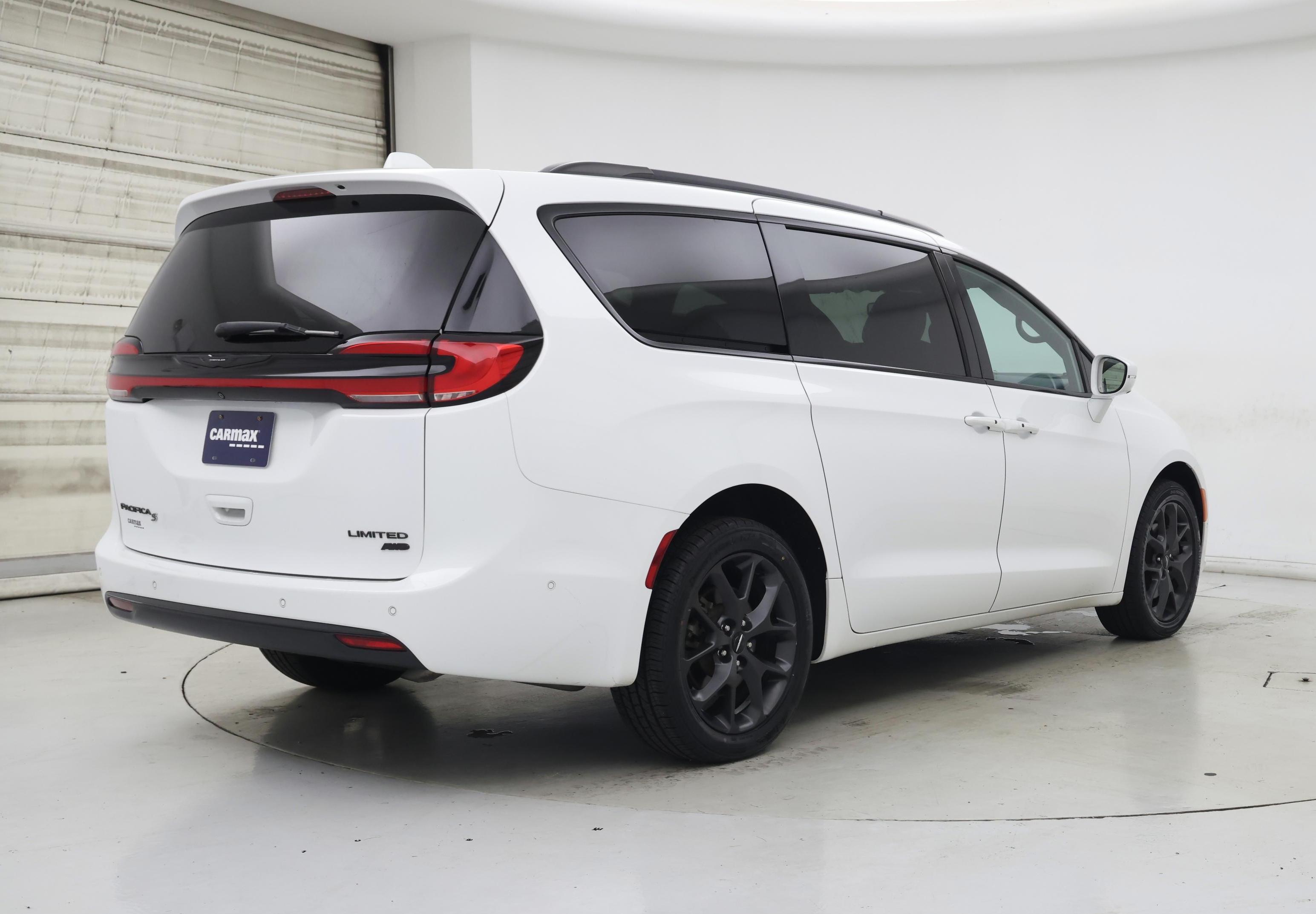 Thumbnail: 2022 Chrysler Pacifica - 8