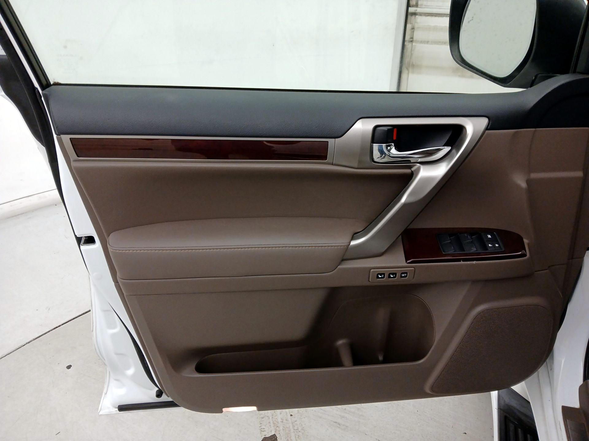 Thumbnail: 2014 Lexus GX - 12