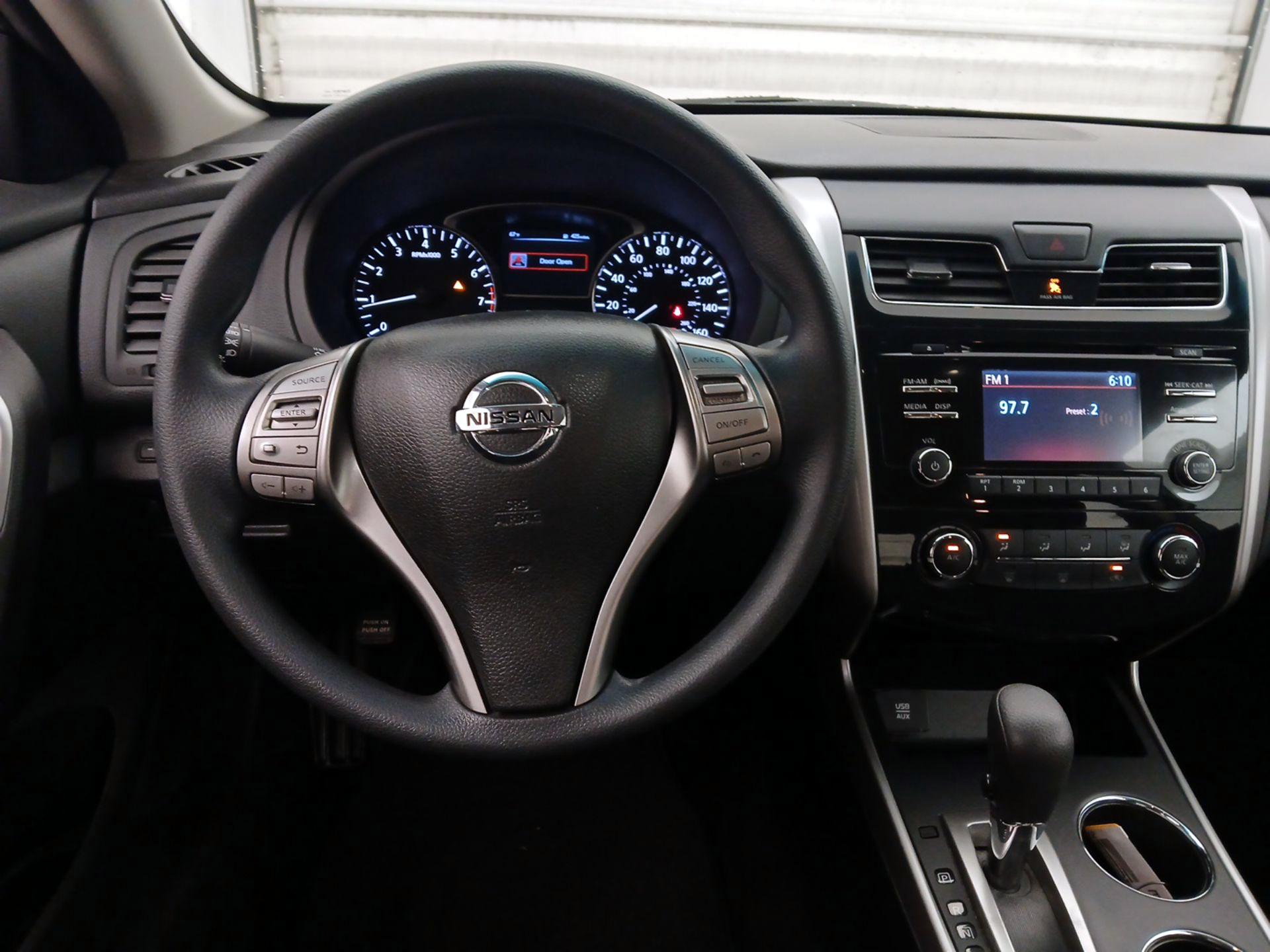 Thumbnail: 2015 Nissan Altima - 10