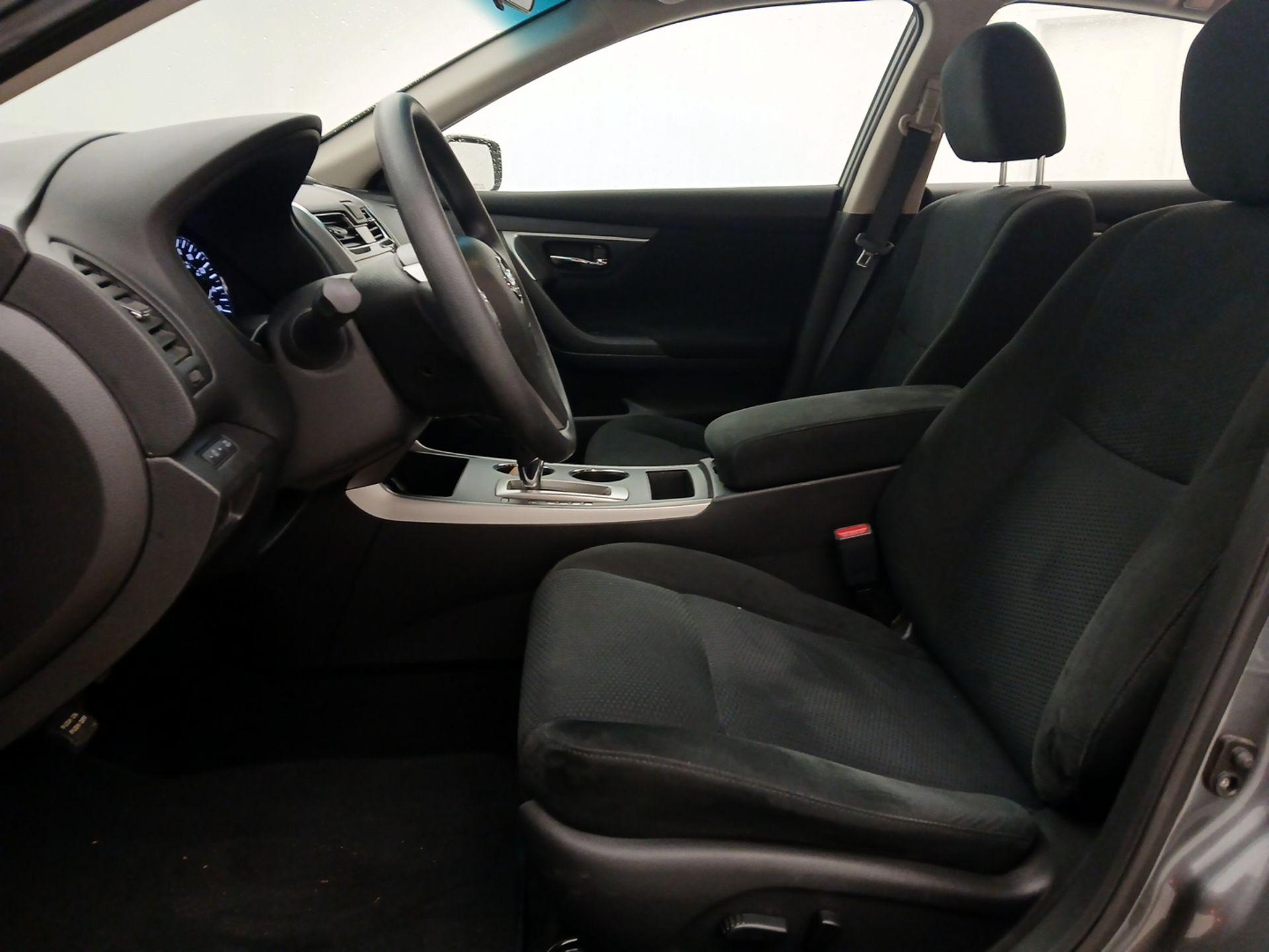 Thumbnail: 2015 Nissan Altima - 11