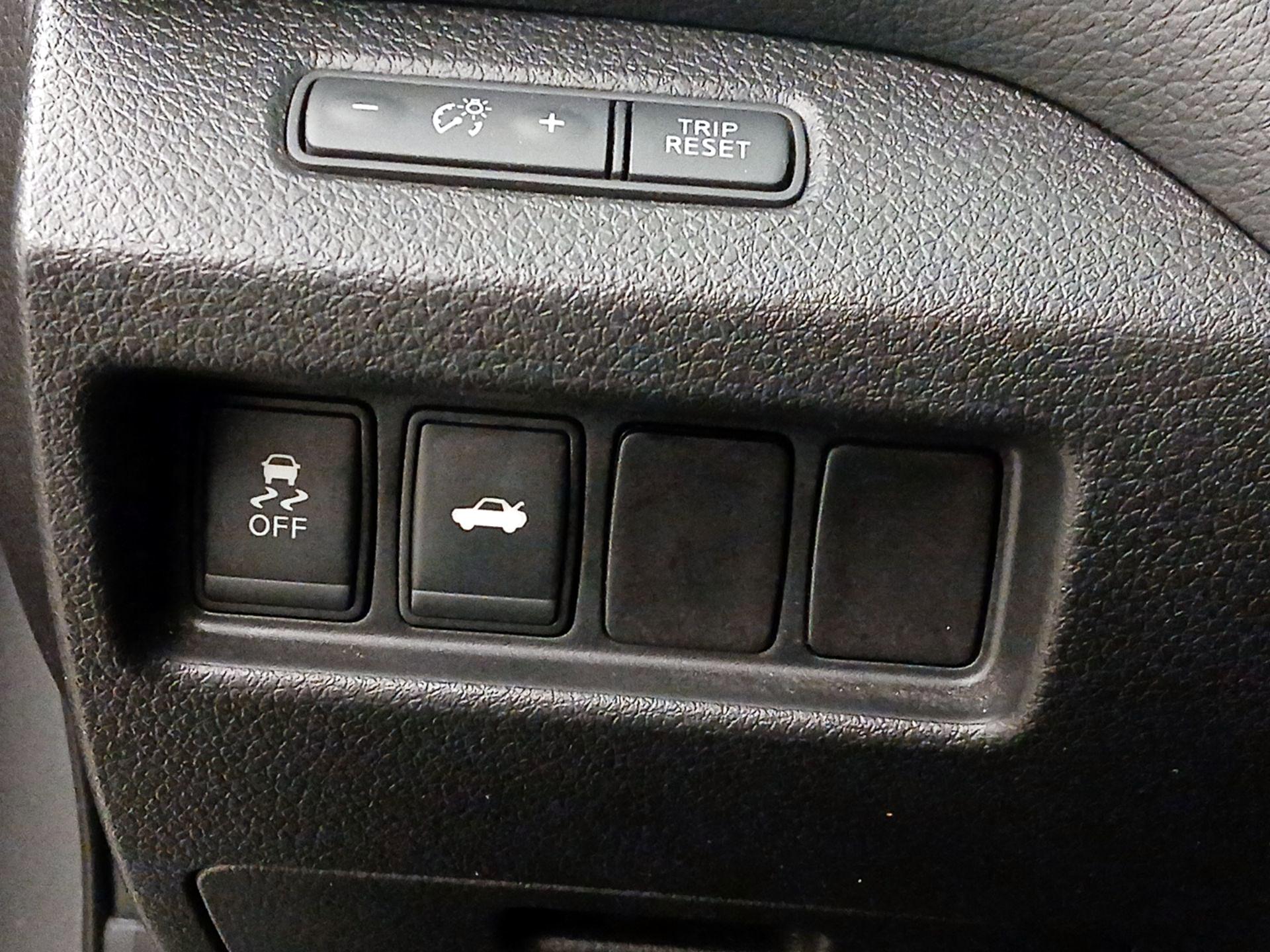 Thumbnail: 2015 Nissan Altima - 13