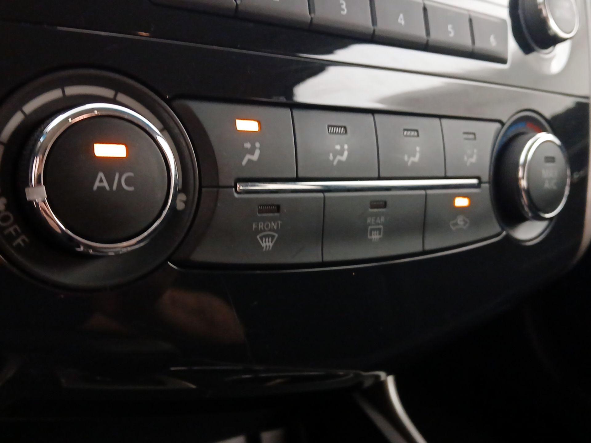 Thumbnail: 2015 Nissan Altima - 16