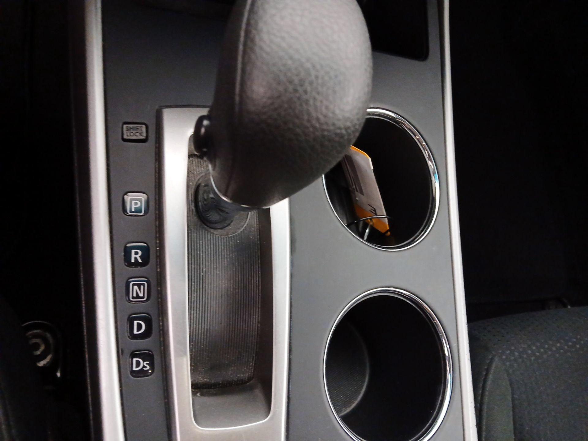 Thumbnail: 2015 Nissan Altima - 17