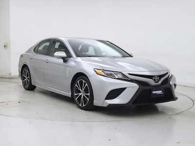 Silver 2018 Toyota Camry SE