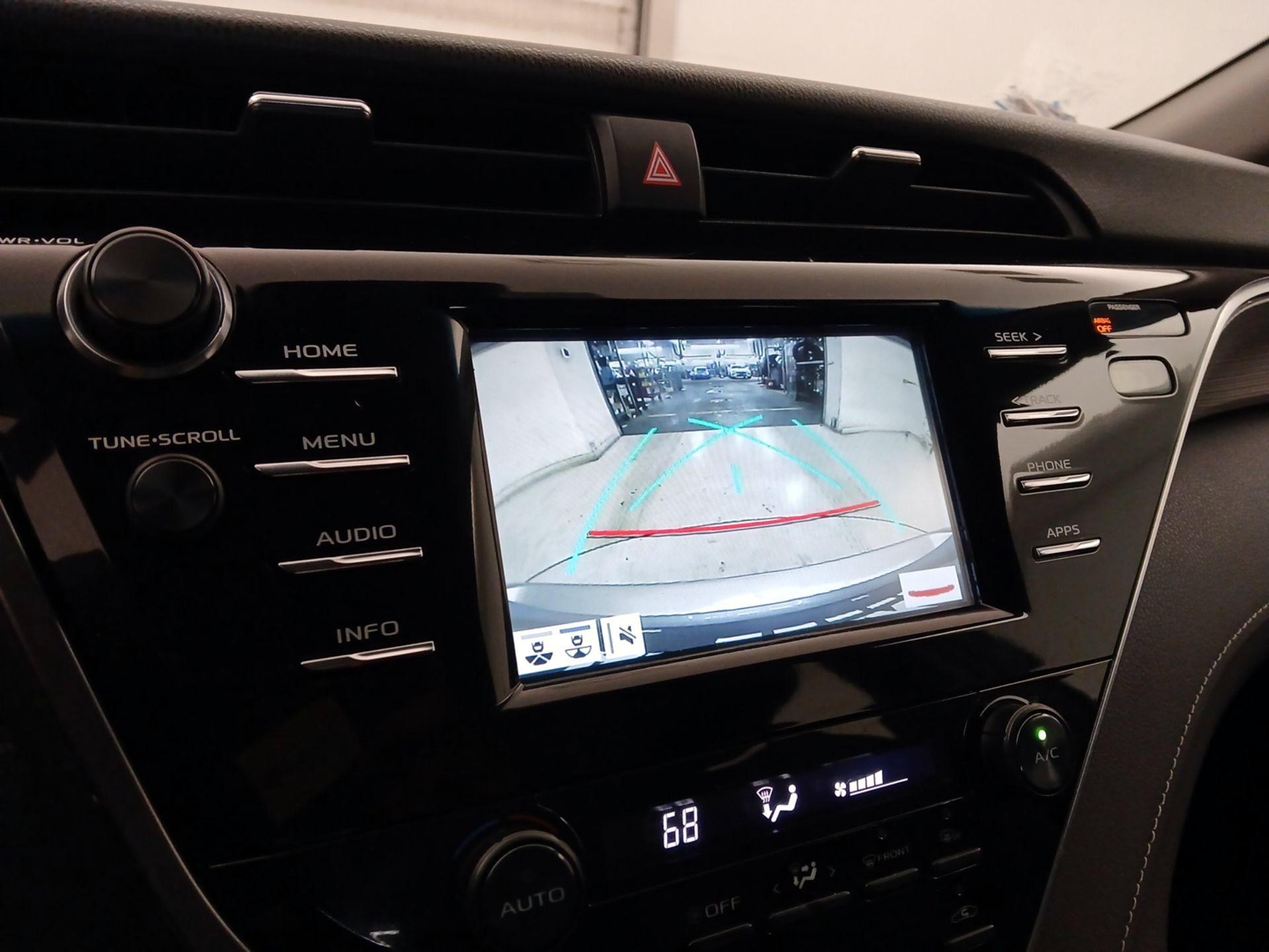 Thumbnail: 2018 Toyota Camry - 14