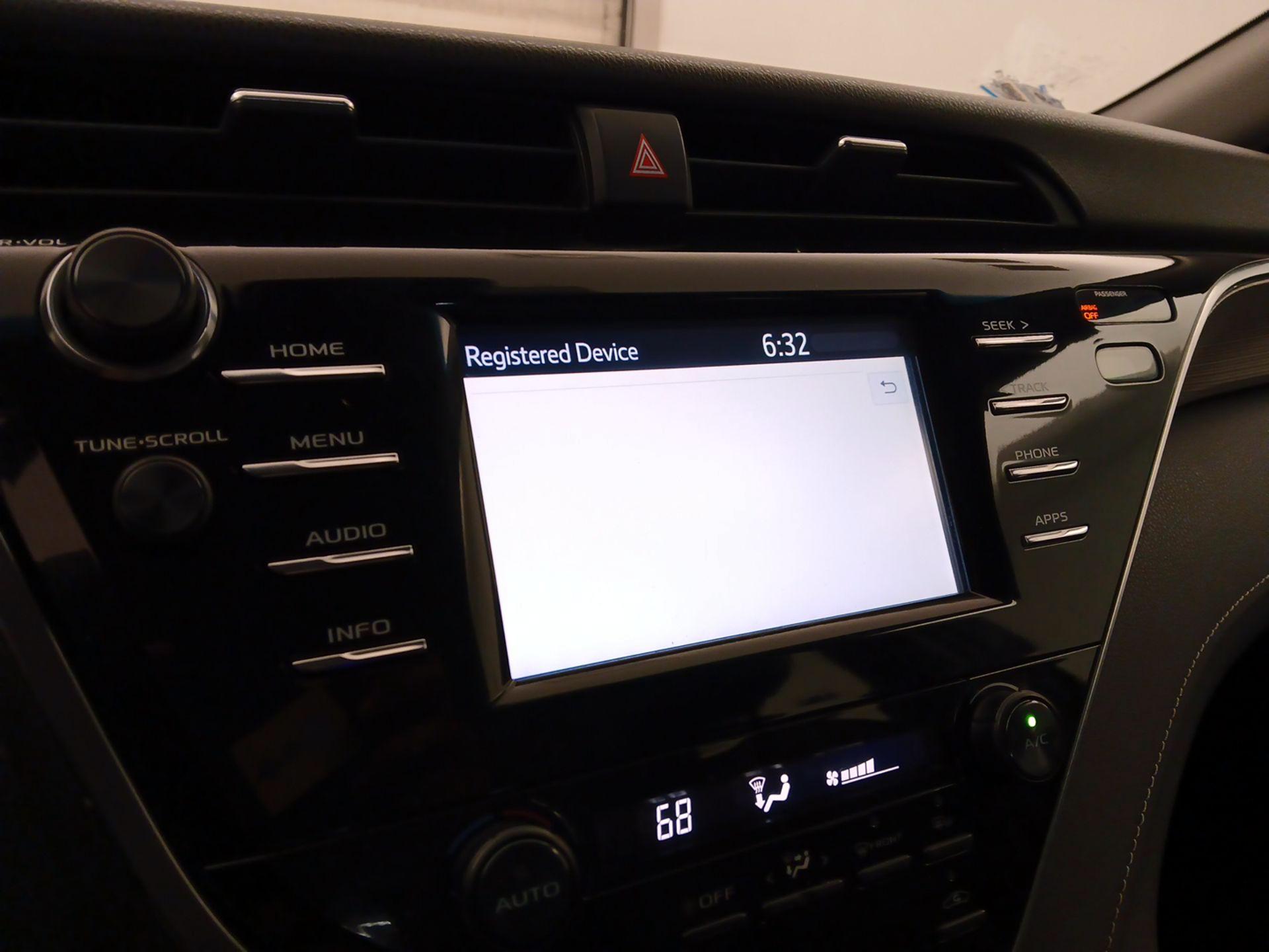 Thumbnail: 2018 Toyota Camry - 15