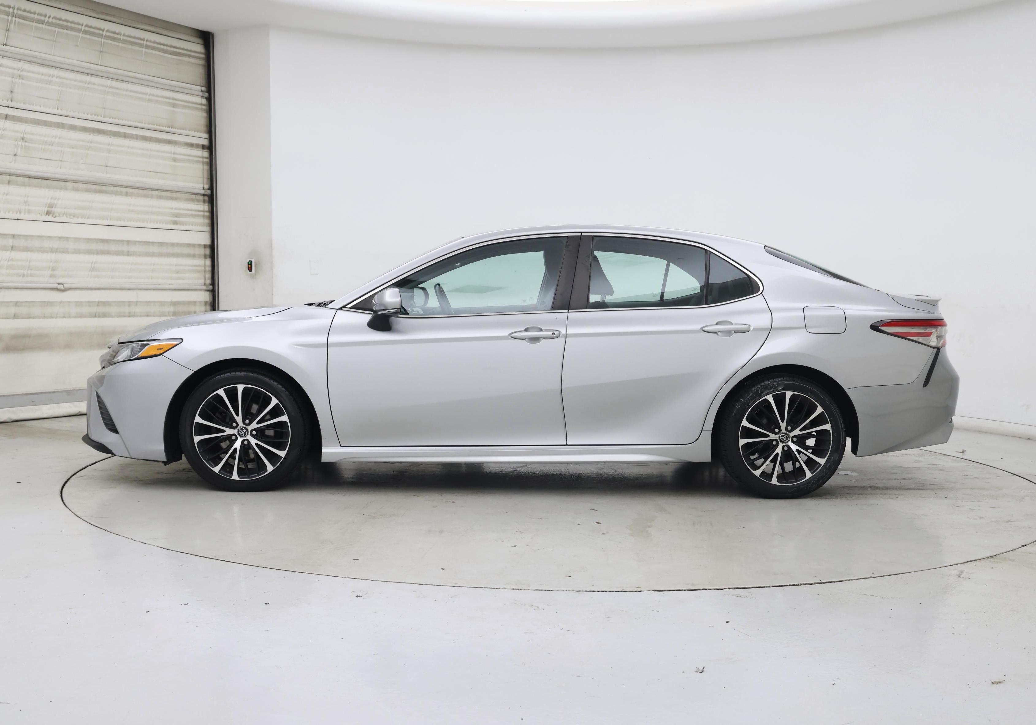 Thumbnail: 2018 Toyota Camry - 3