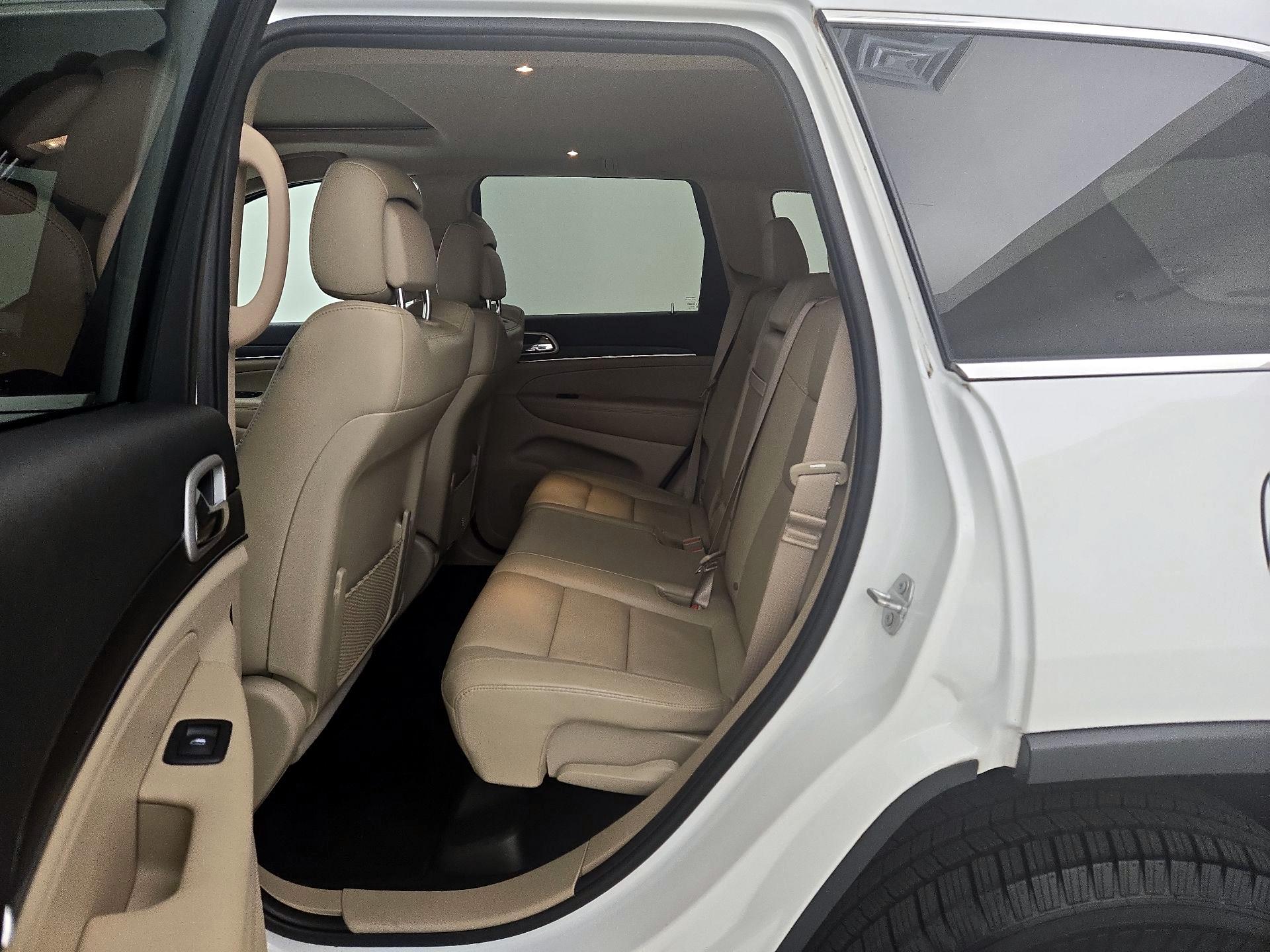 Thumbnail: 2020 Jeep Grand Cherokee - 18