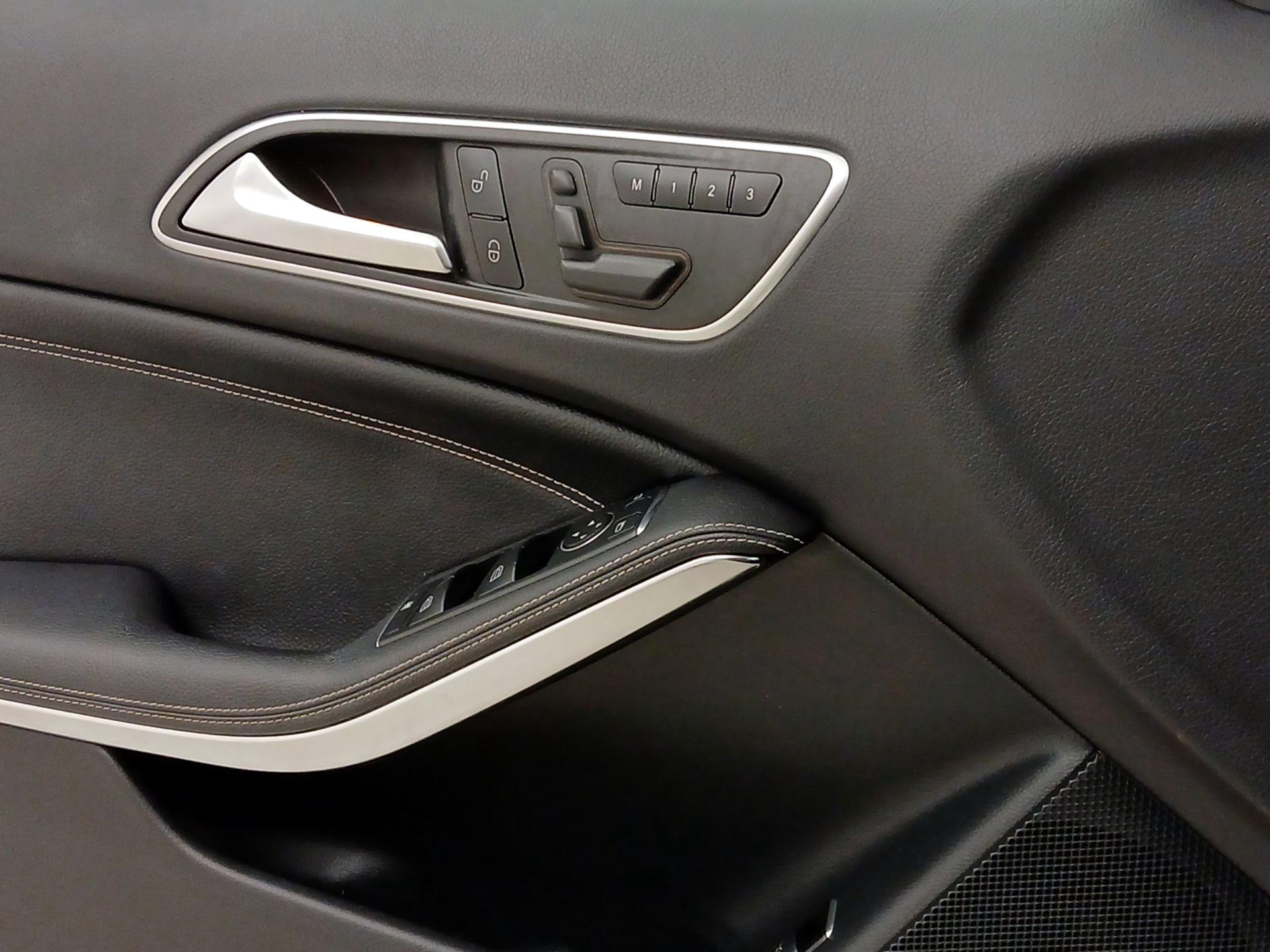 Thumbnail: 2016 Mercedes-Benz GLA - 10