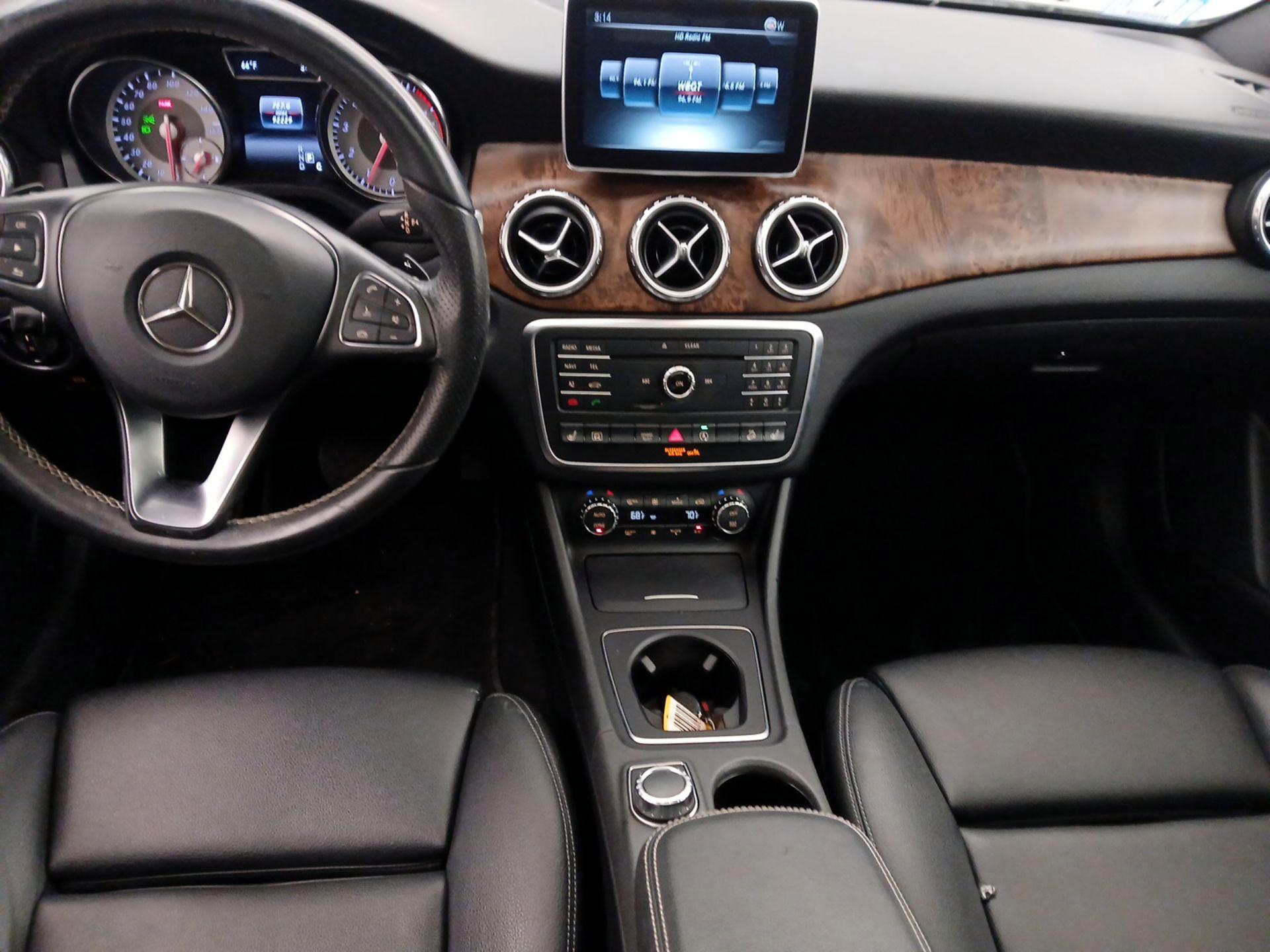 Thumbnail: 2016 Mercedes-Benz GLA - 8