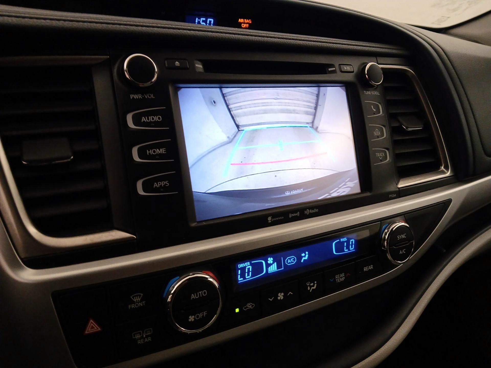 Thumbnail: 2016 Toyota Highlander - 14