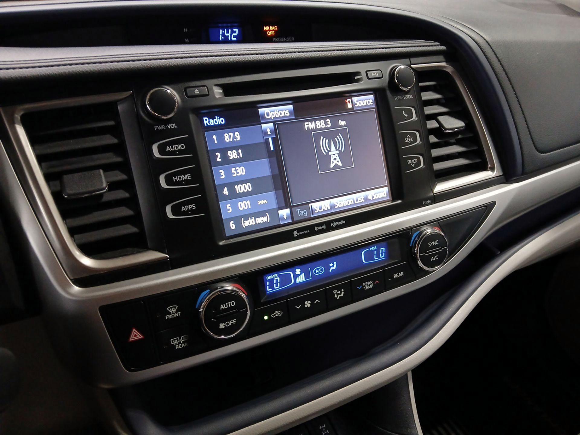Thumbnail: 2016 Toyota Highlander - 15