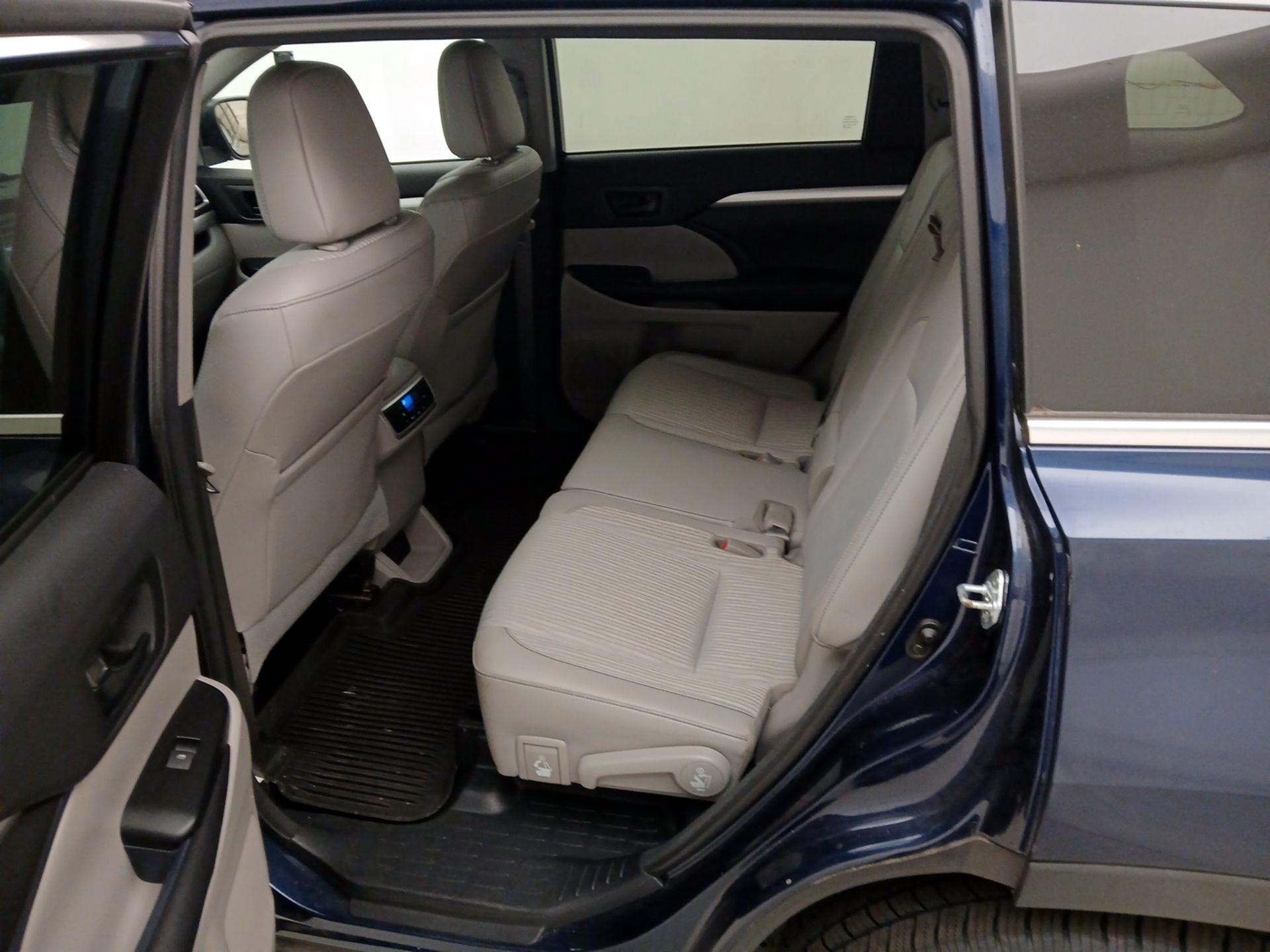 Thumbnail: 2016 Toyota Highlander - 19