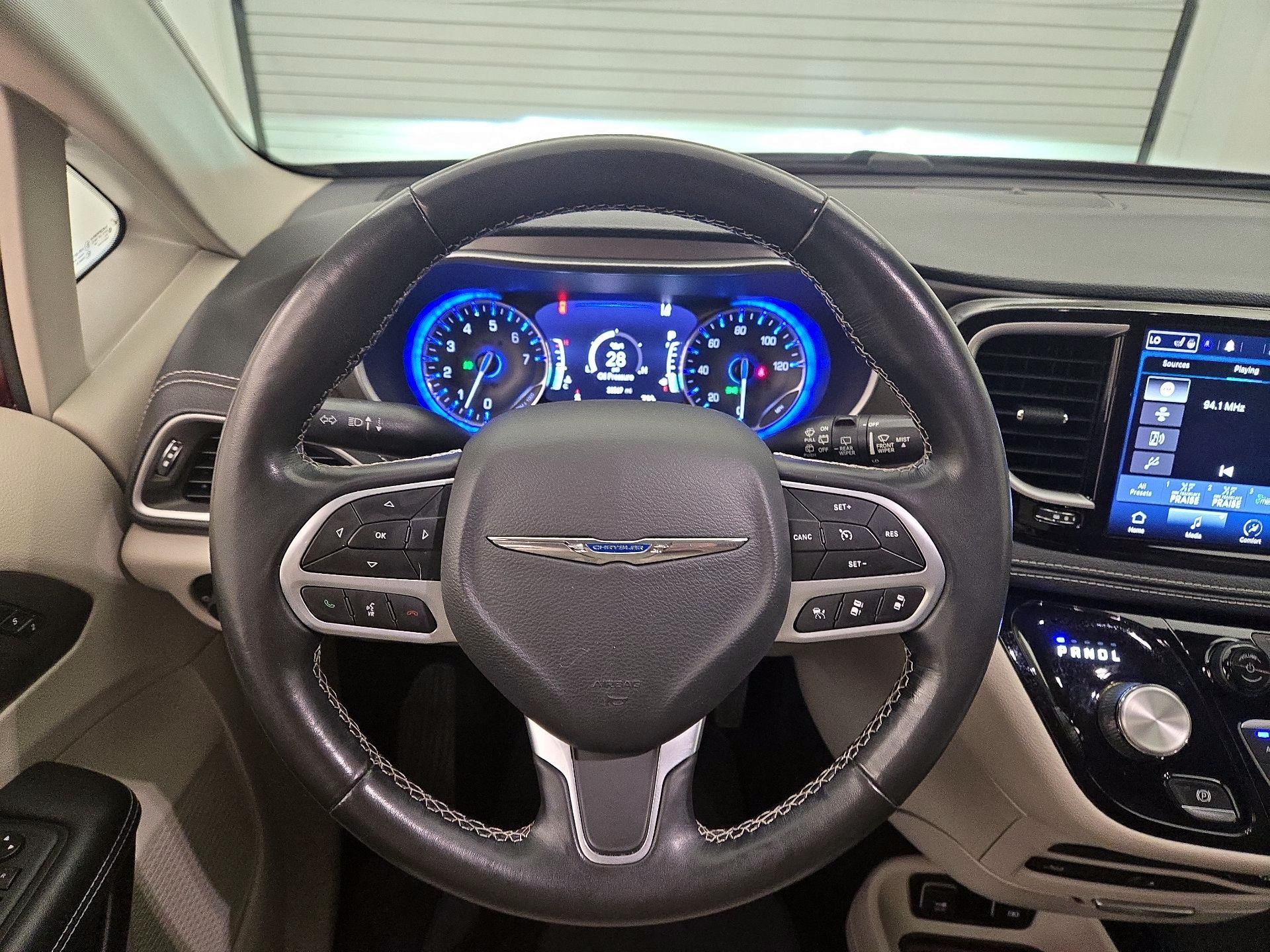 Thumbnail: 2021 Chrysler Pacifica - 10
