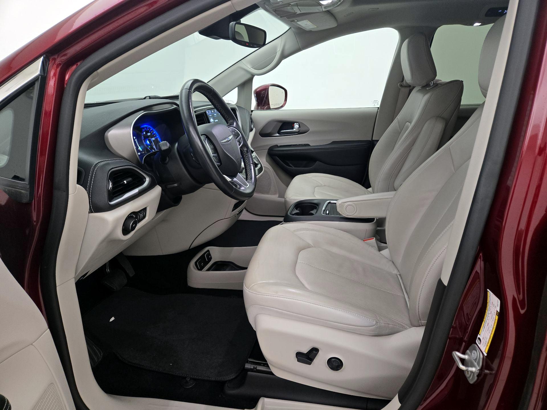 Thumbnail: 2021 Chrysler Pacifica - 11