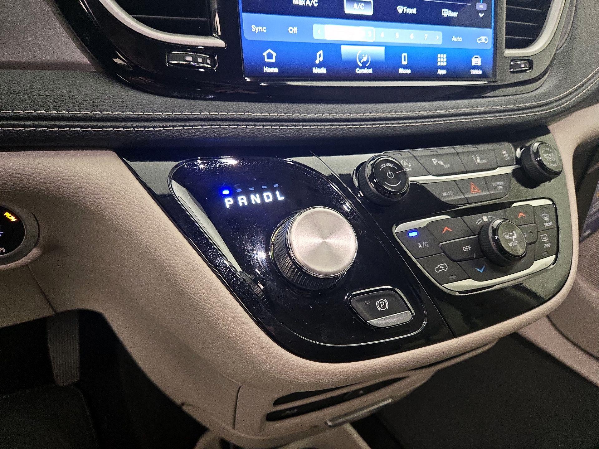 Thumbnail: 2021 Chrysler Pacifica - 17