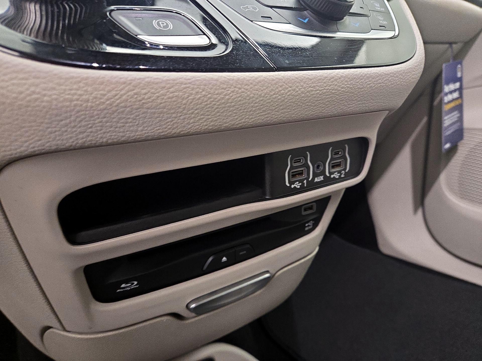 Thumbnail: 2021 Chrysler Pacifica - 18