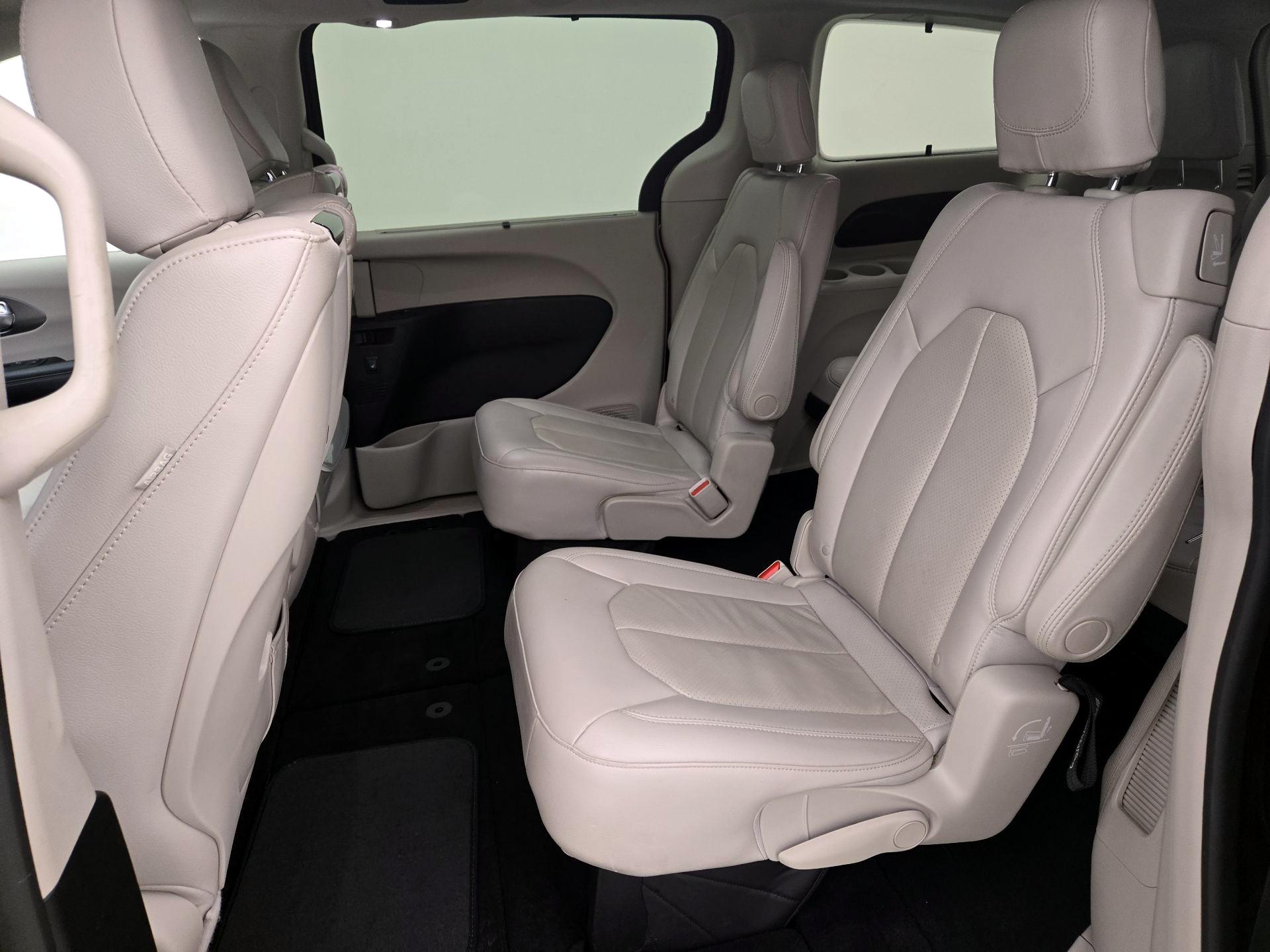 Thumbnail: 2021 Chrysler Pacifica - 19